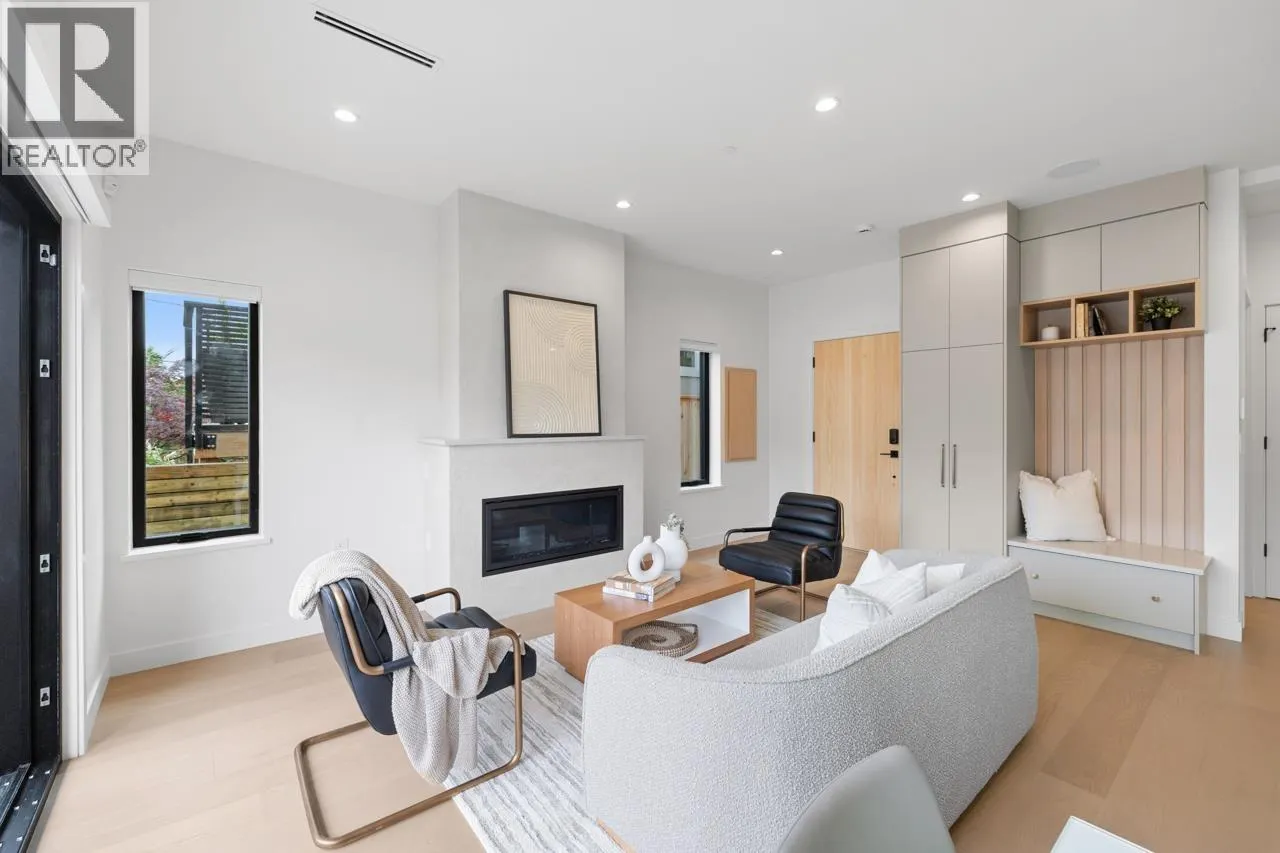 2 2247 PARKER STREET