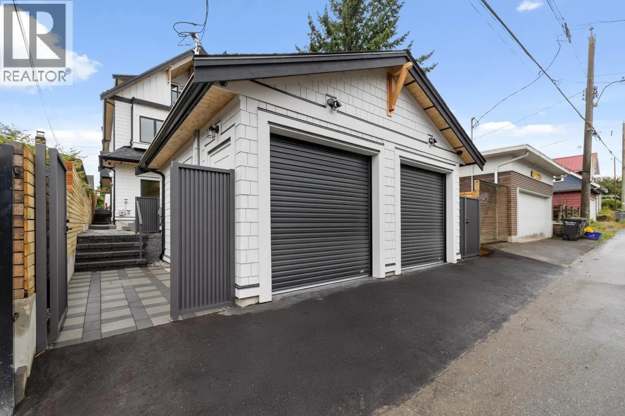 2 2247 PARKER STREET