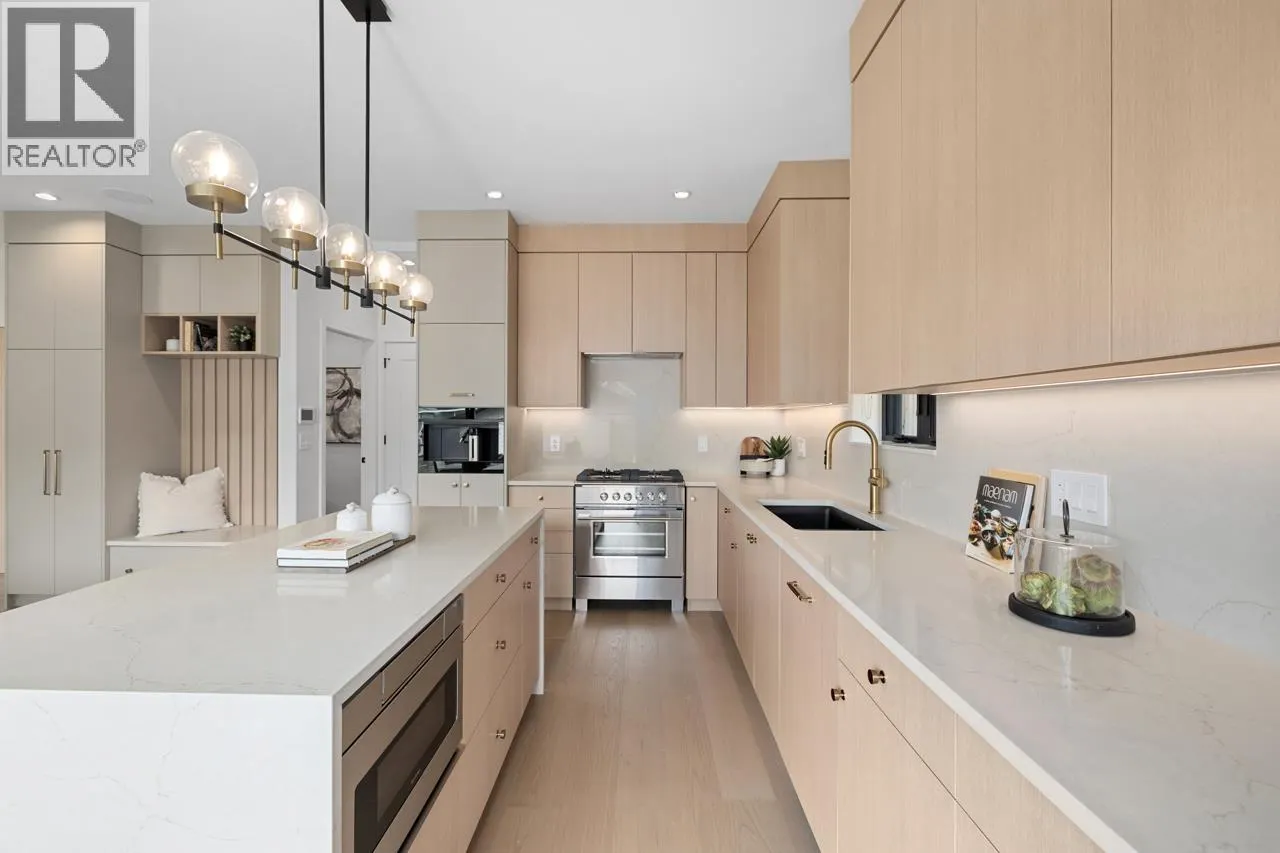 2 2247 PARKER STREET