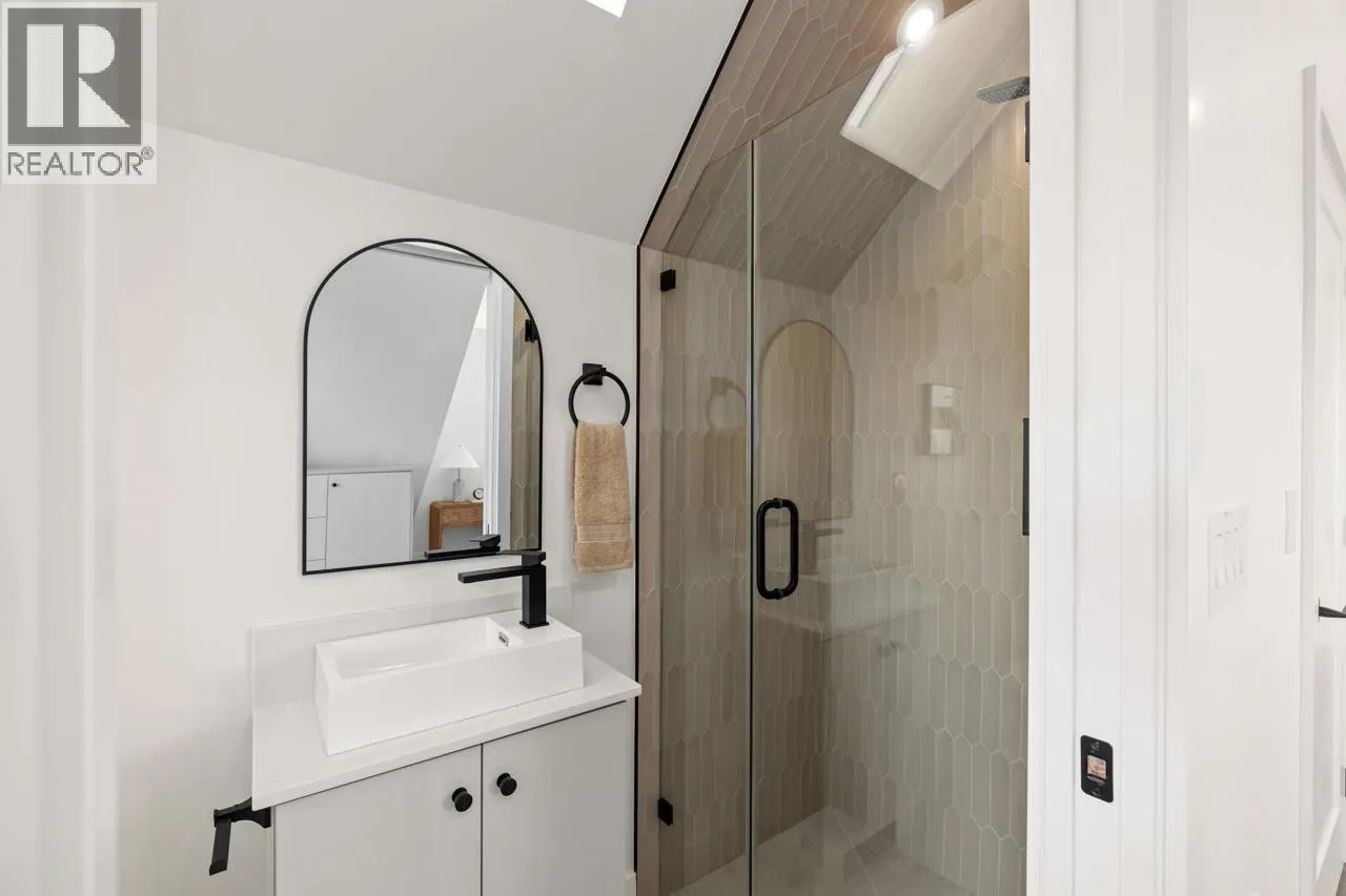 1 2247 PARKER STREET