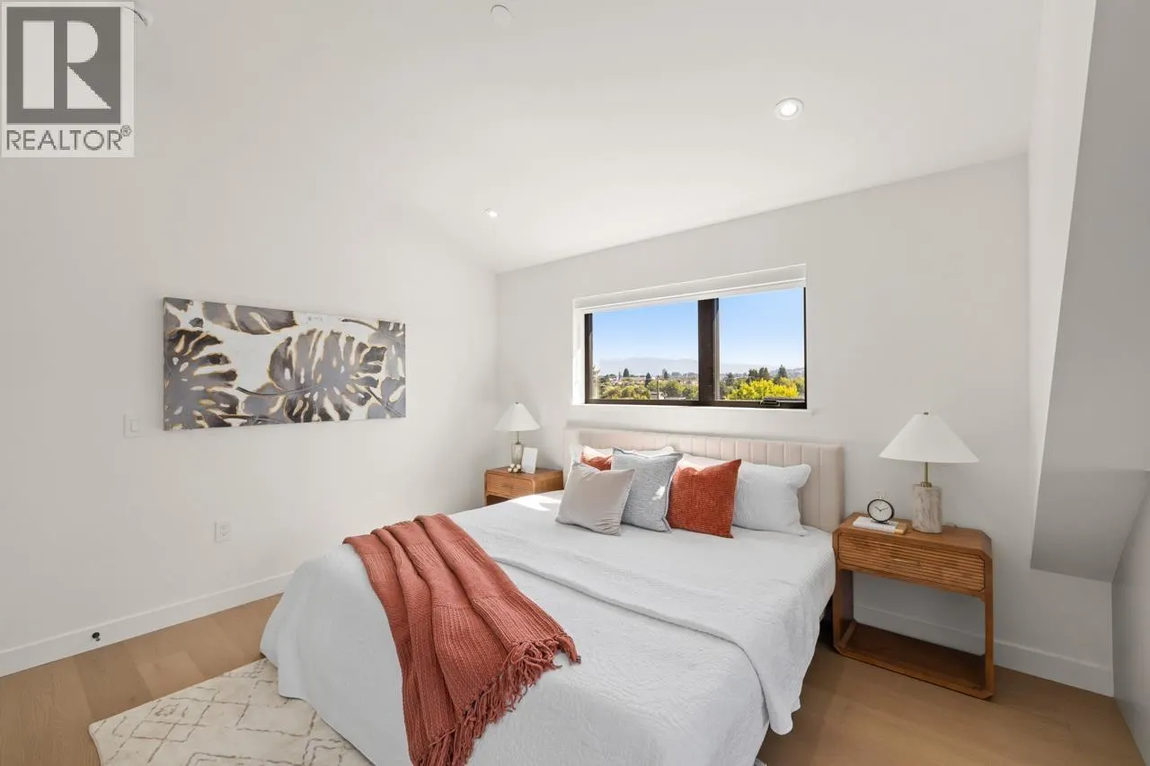 1 2247 PARKER STREET