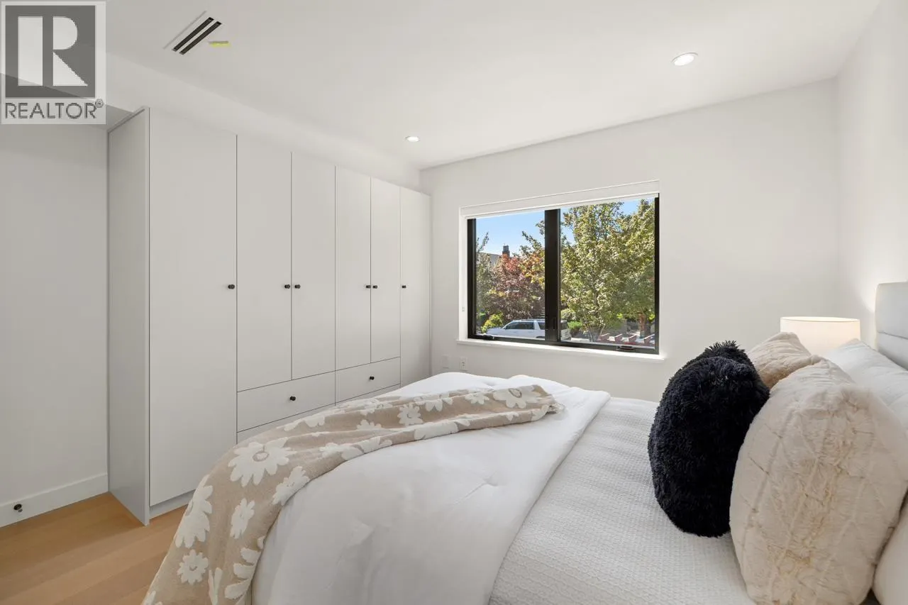 1 2247 PARKER STREET