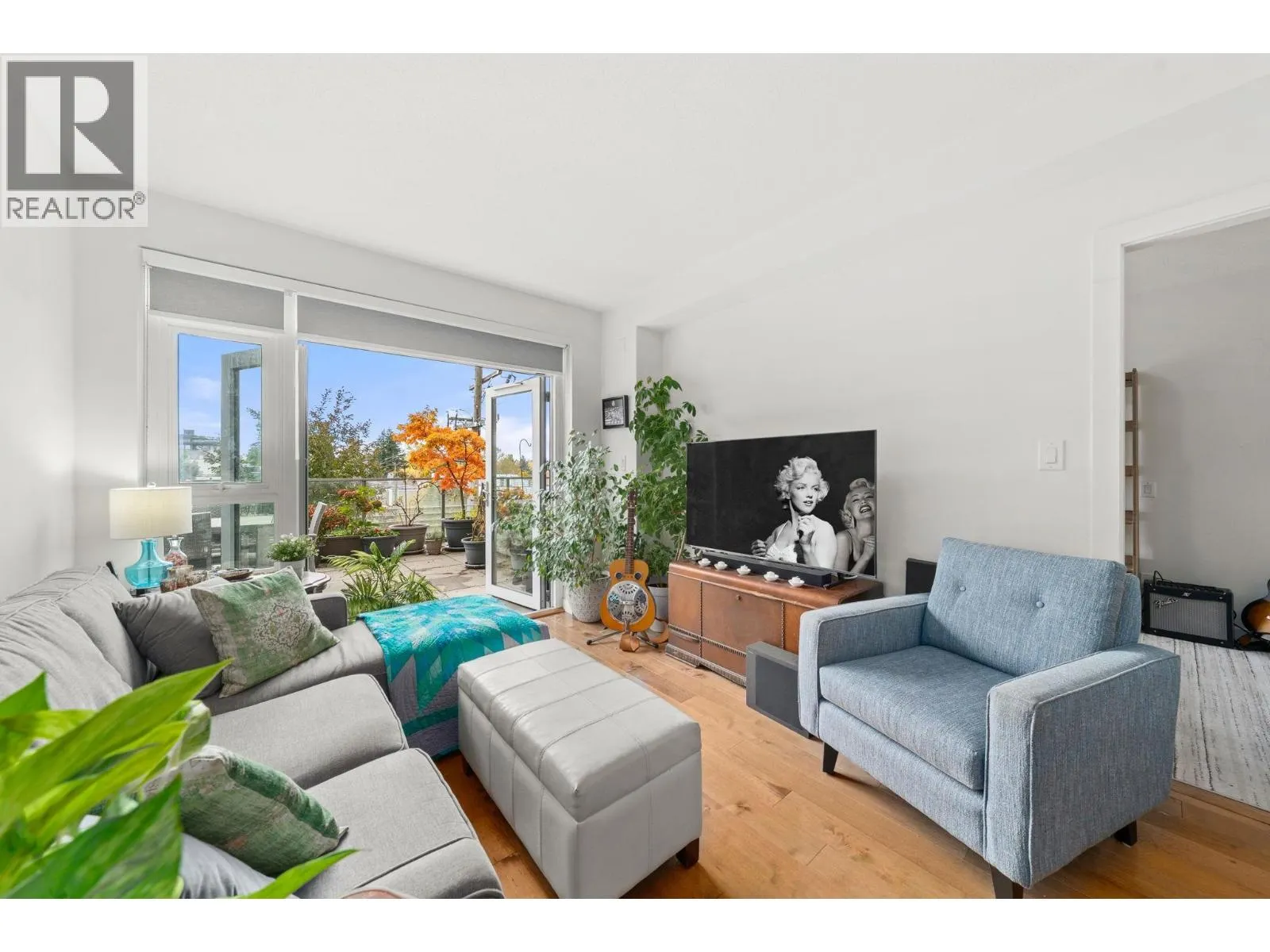 205 4083 CAMBIE STREET