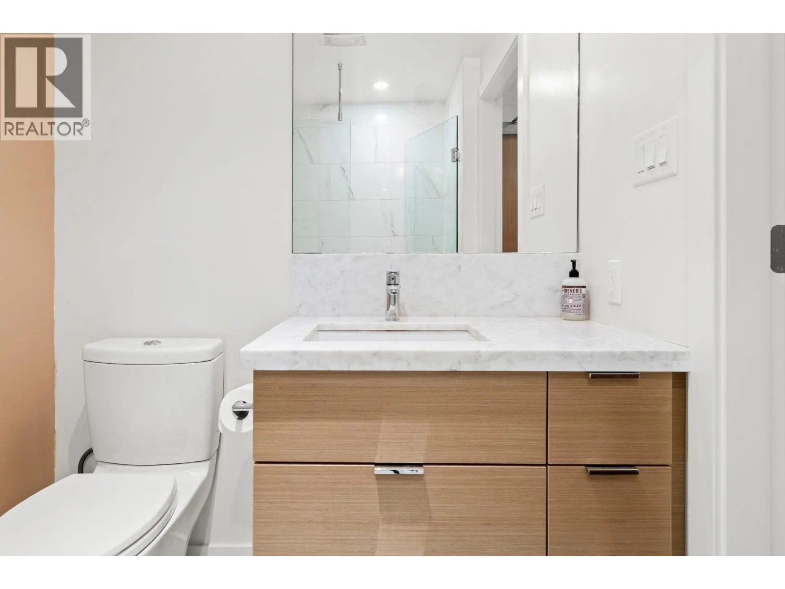 205 4083 CAMBIE STREET