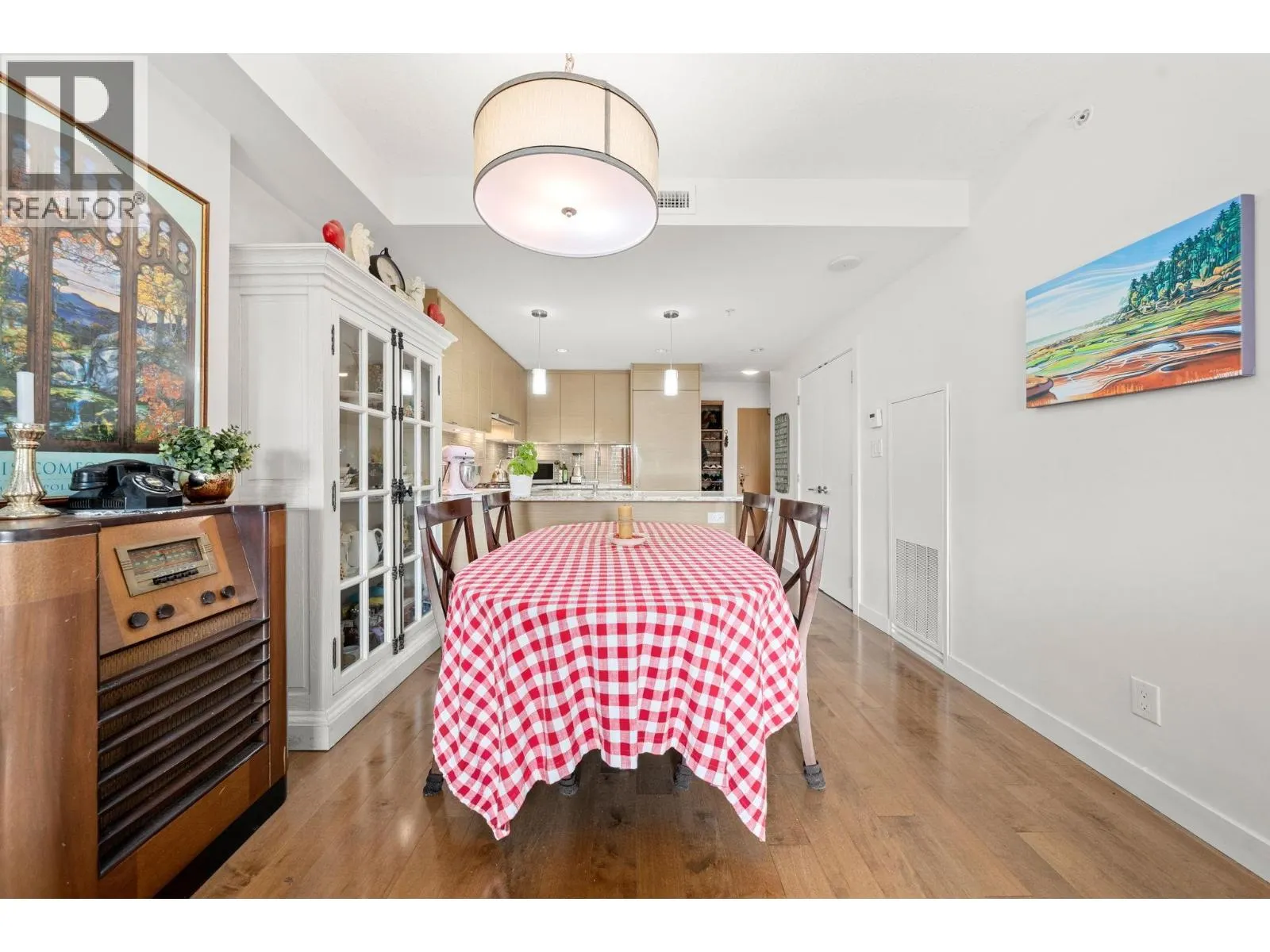 205 4083 CAMBIE STREET