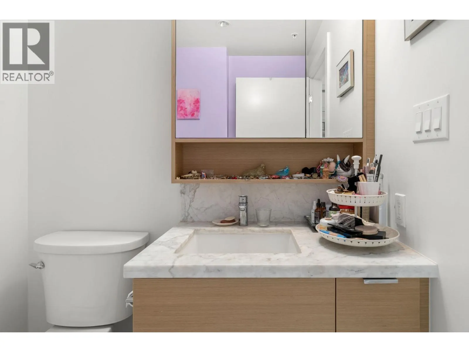 205 4083 CAMBIE STREET