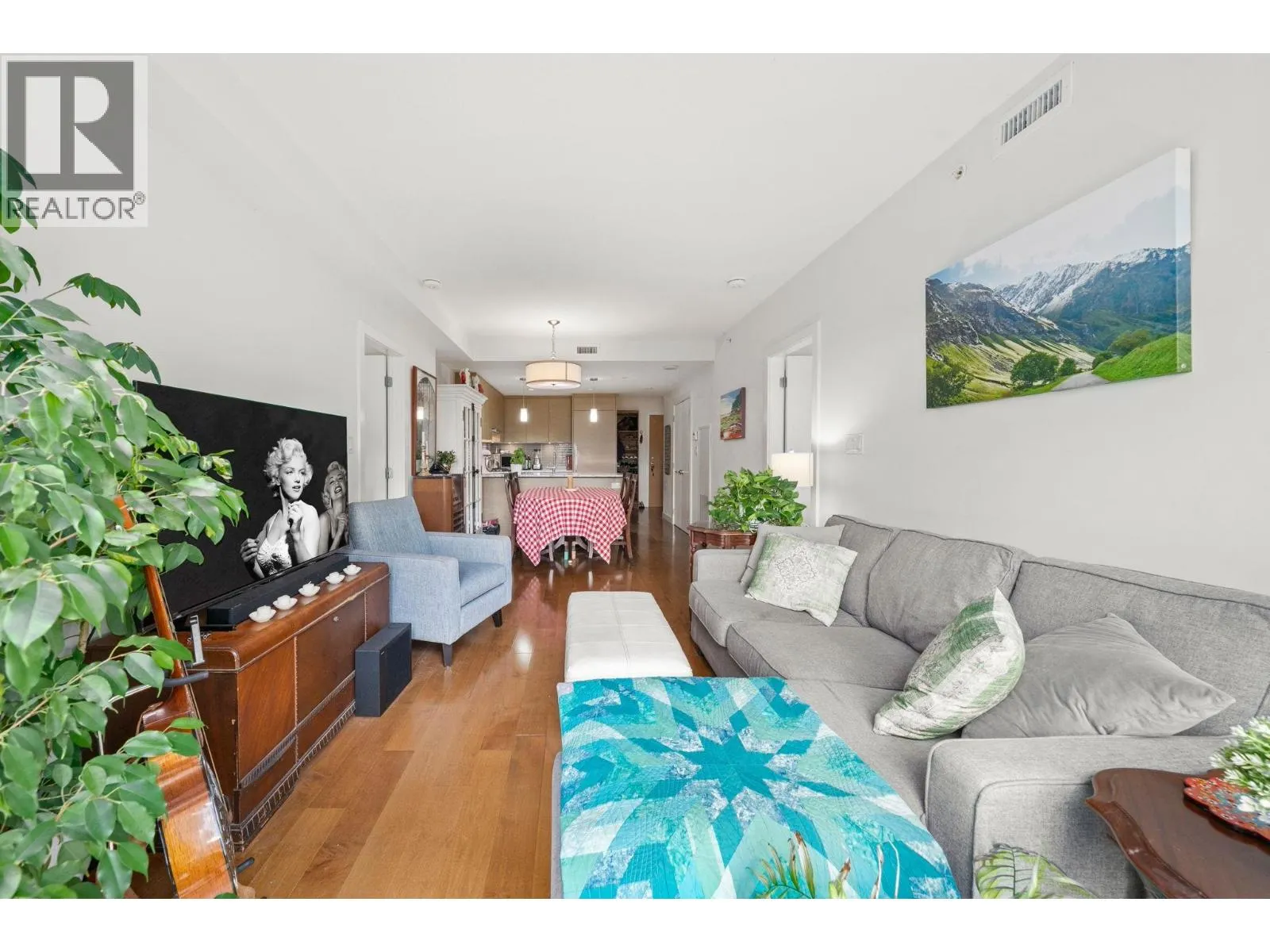 205 4083 CAMBIE STREET