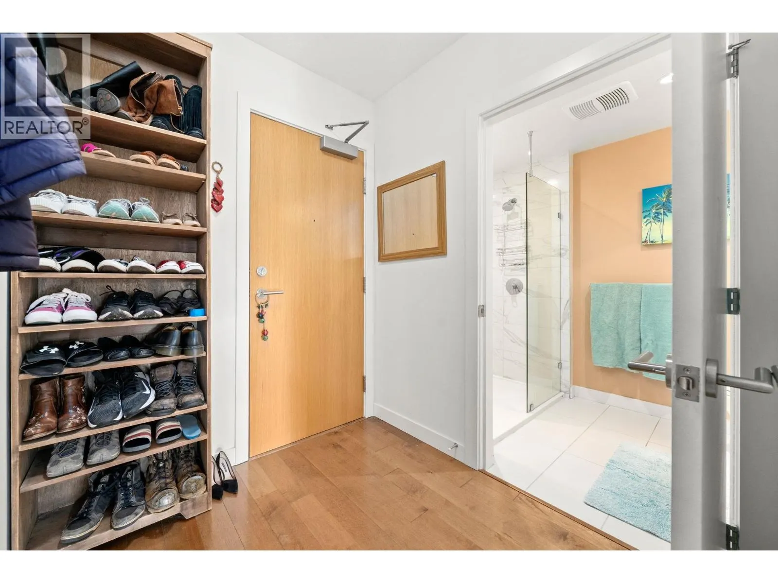 205 4083 CAMBIE STREET