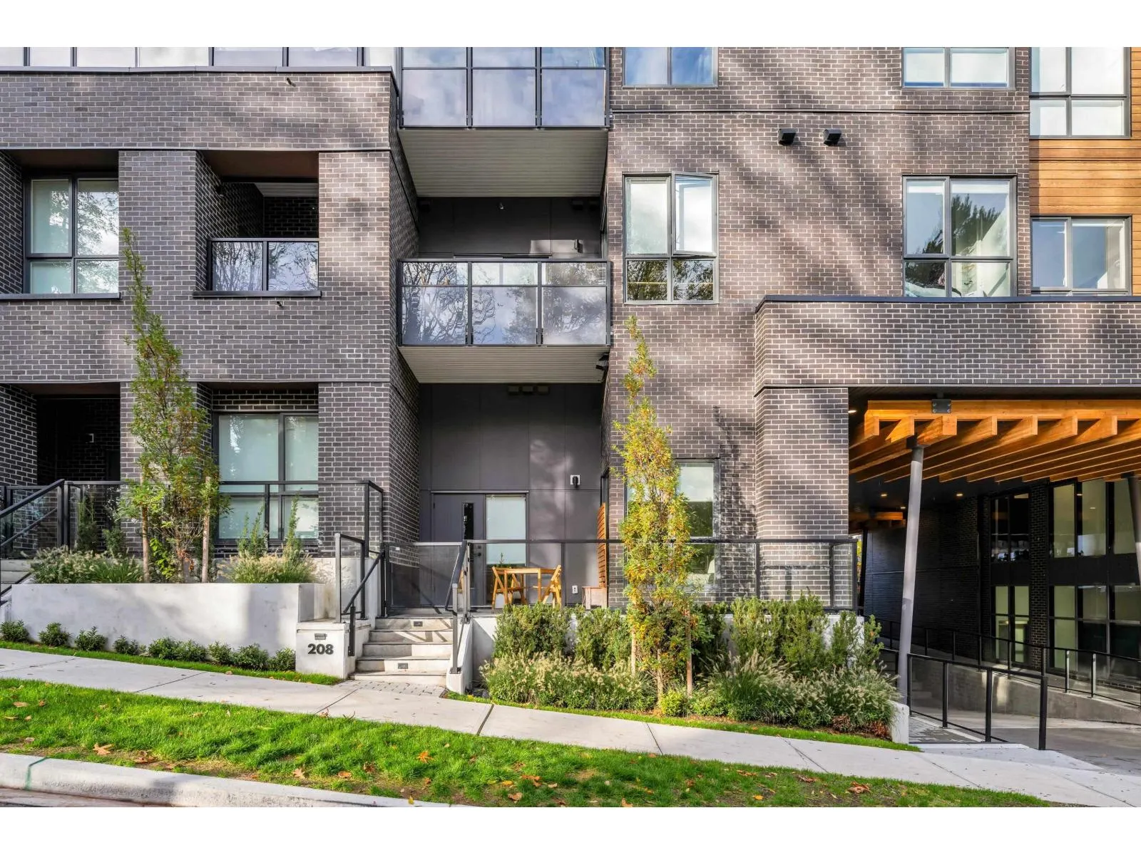 208 19577 65B AVENUE