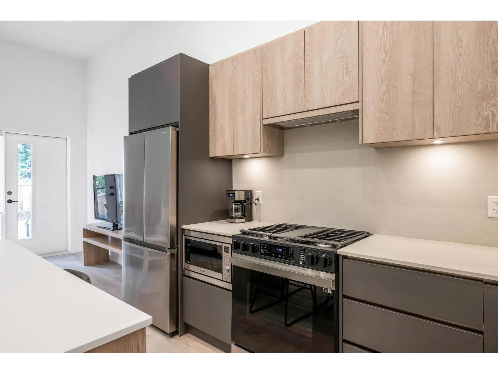 208 19577 65B AVENUE