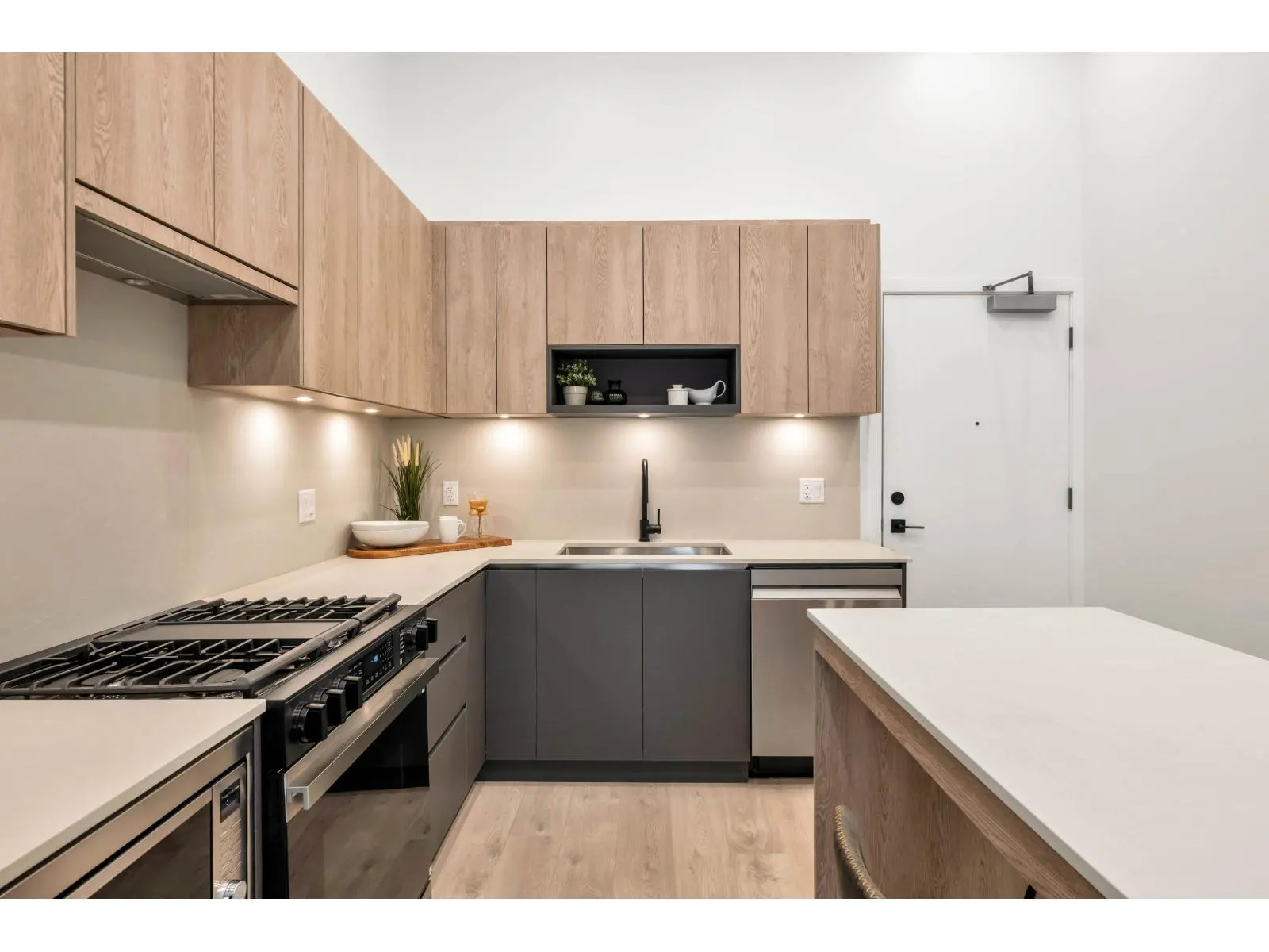 208 19577 65B AVENUE