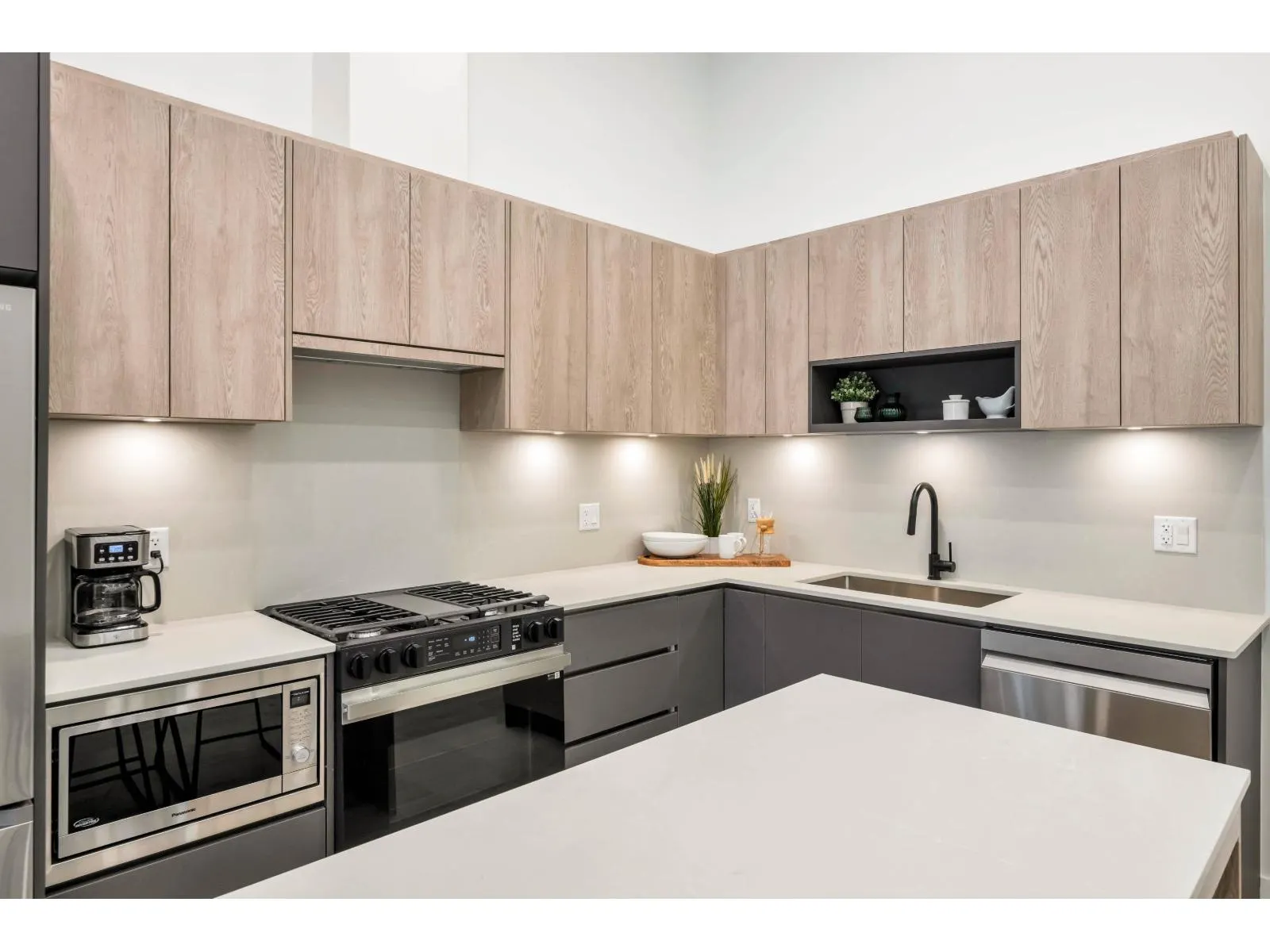 208 19577 65B AVENUE