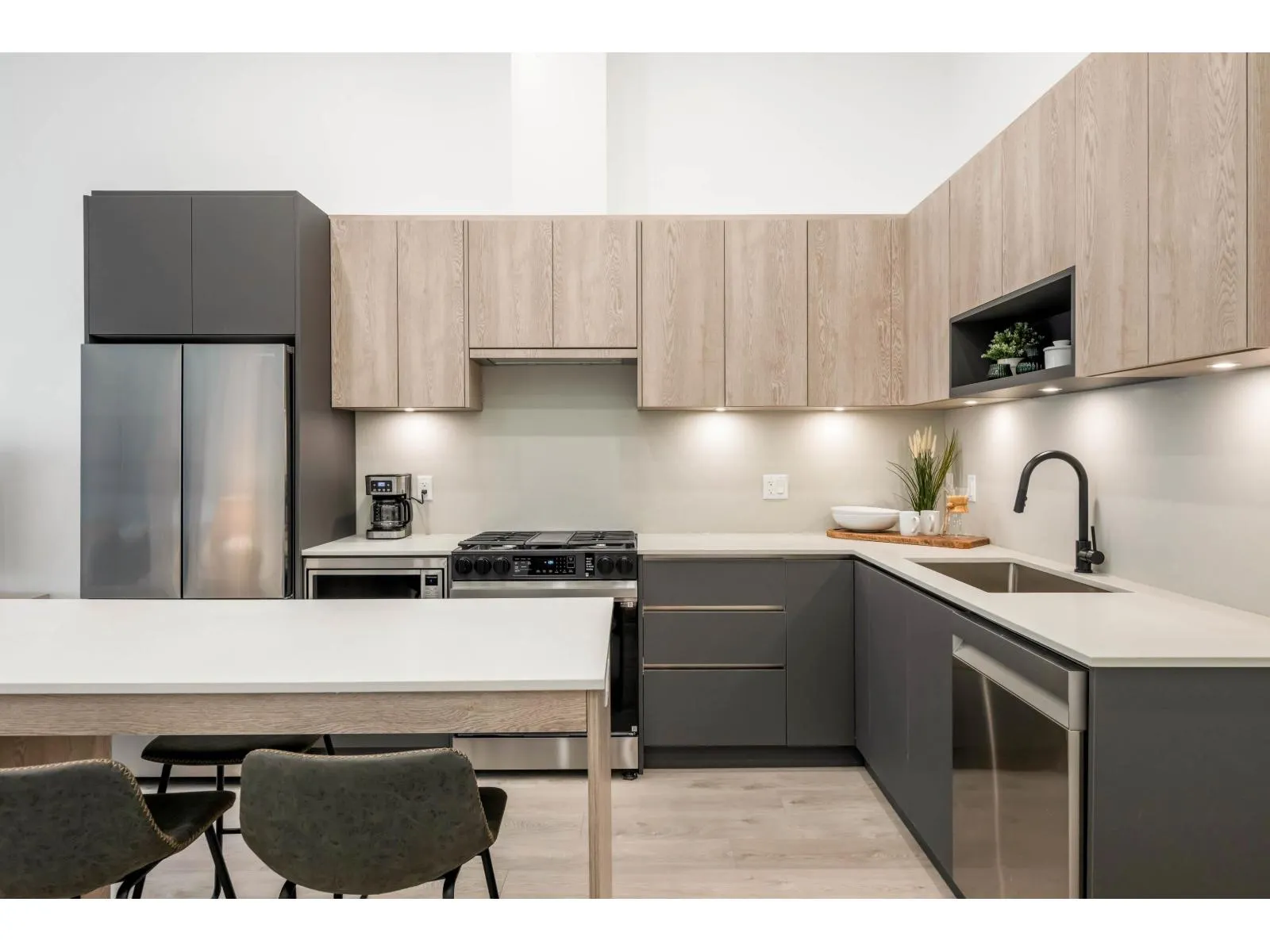 208 19577 65B AVENUE