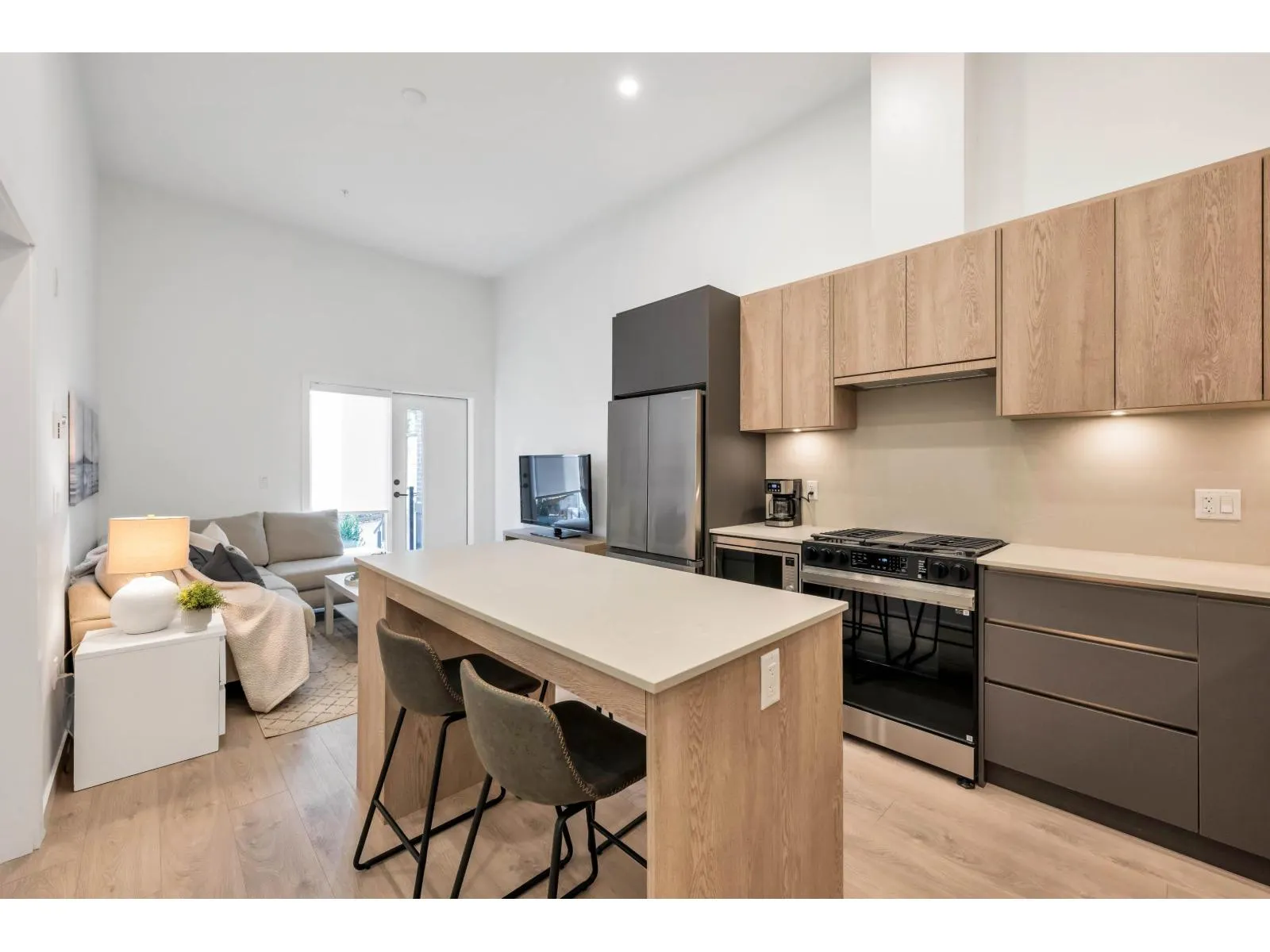 208 19577 65B AVENUE