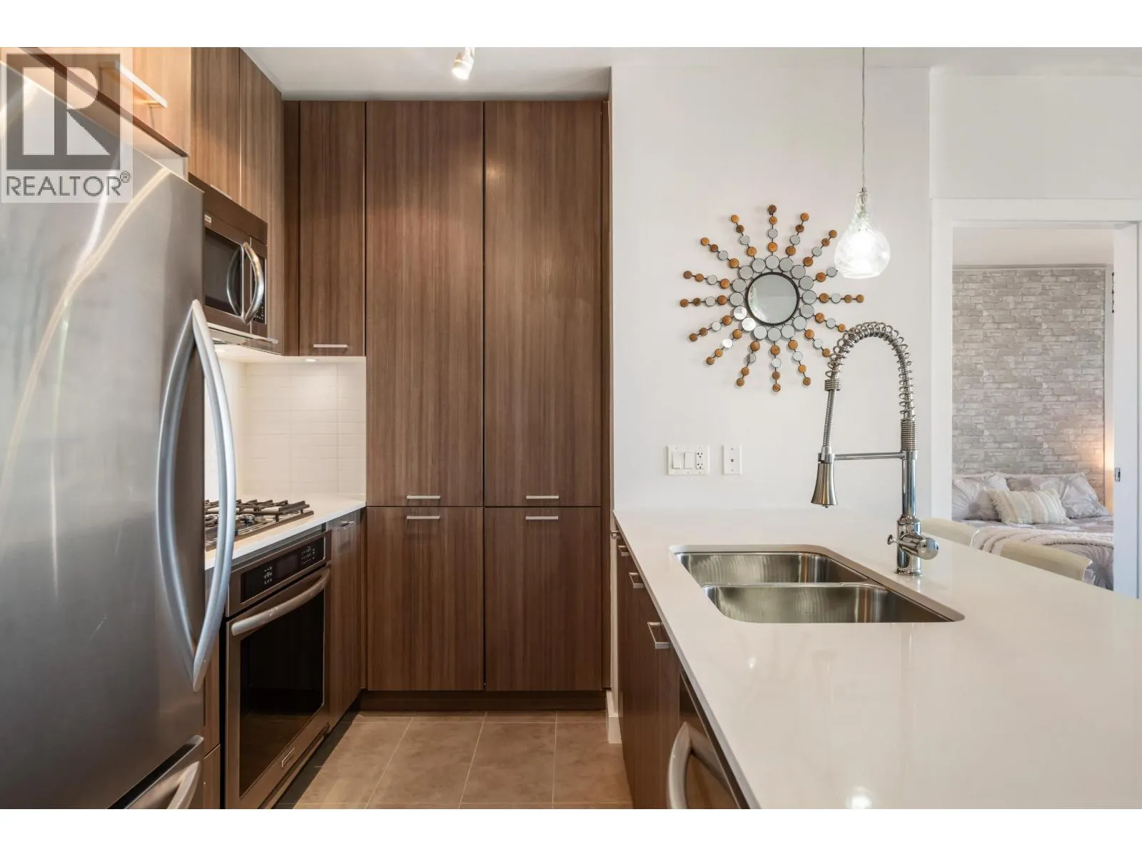 2202 301 CAPILANO ROAD