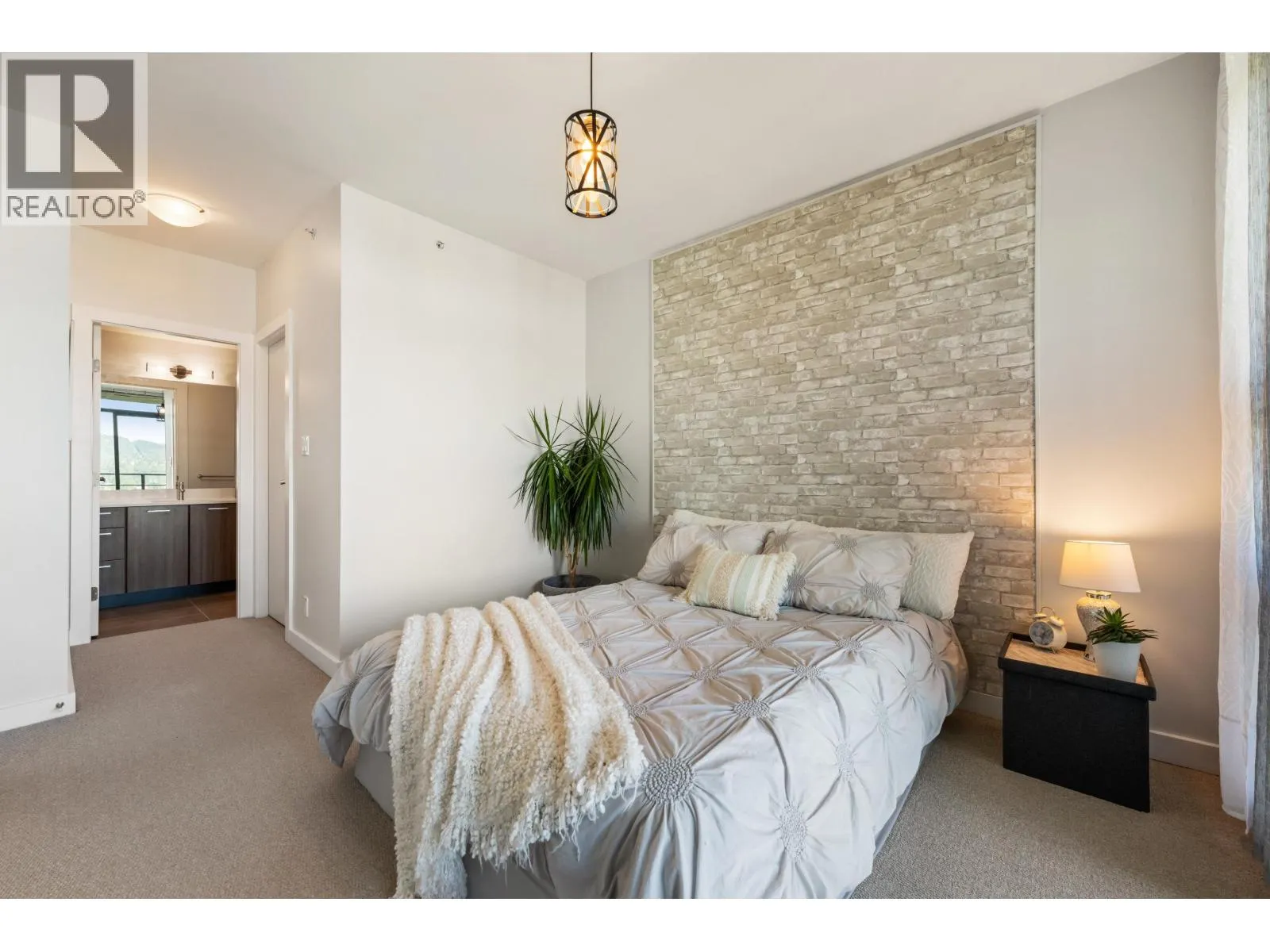 2202 301 CAPILANO ROAD