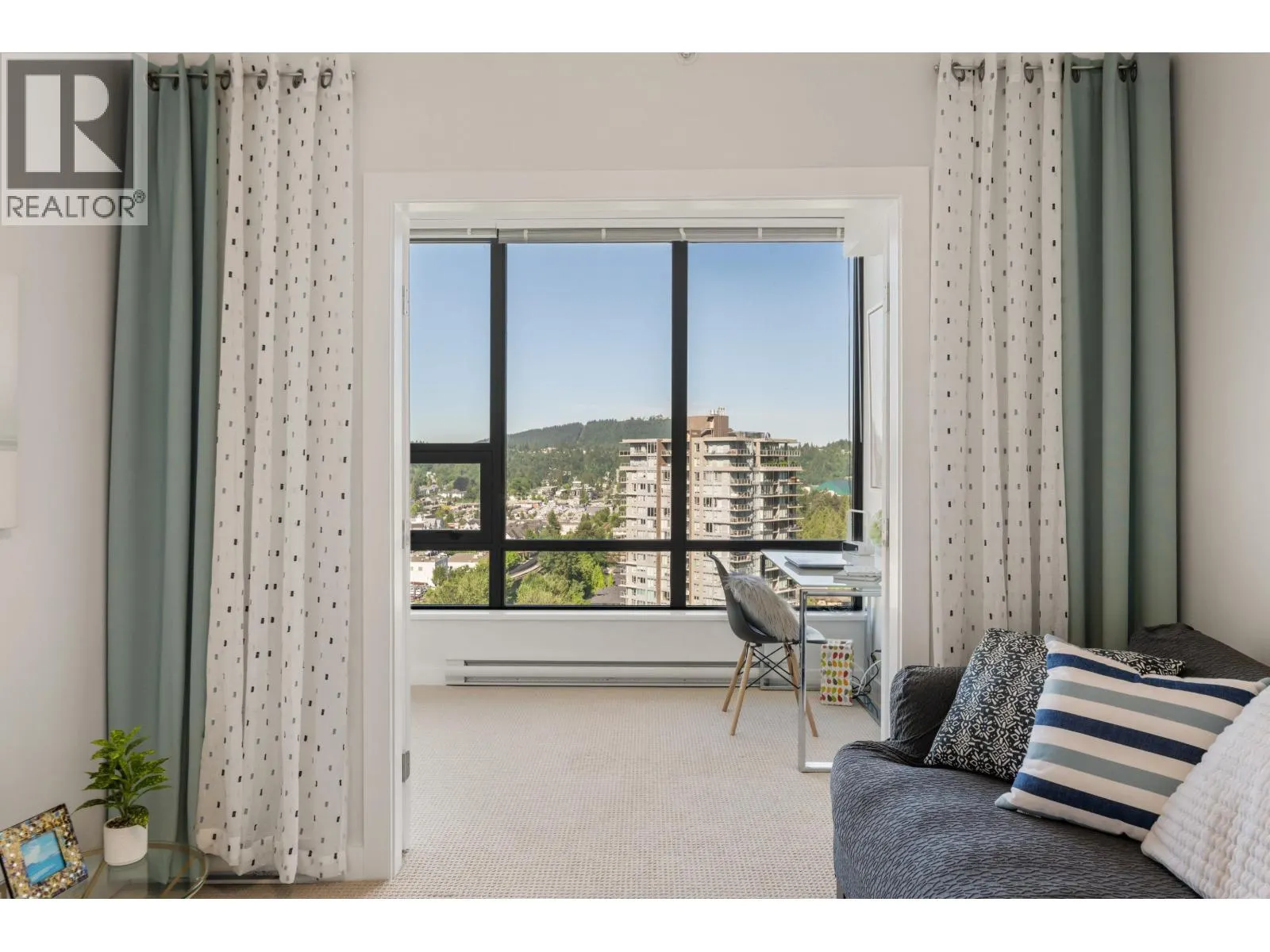 2202 301 CAPILANO ROAD