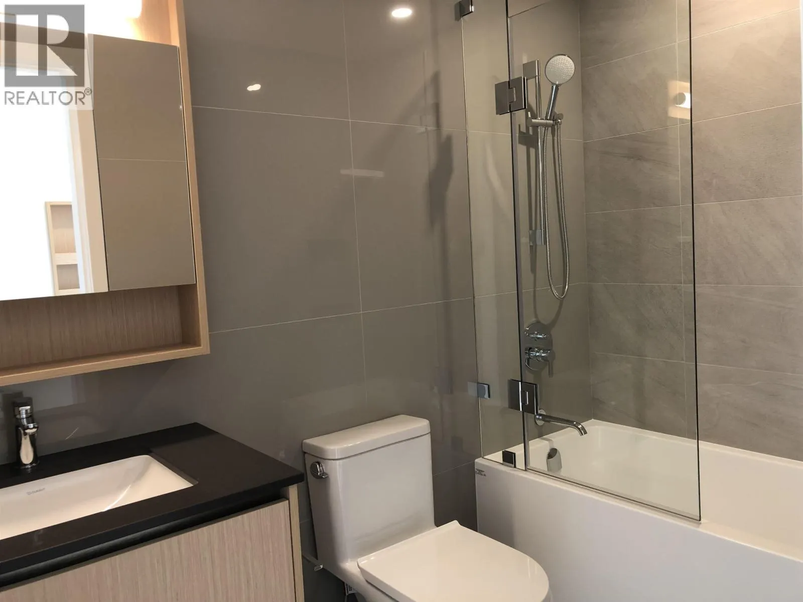 807 7977 LANSDOWNE ROAD