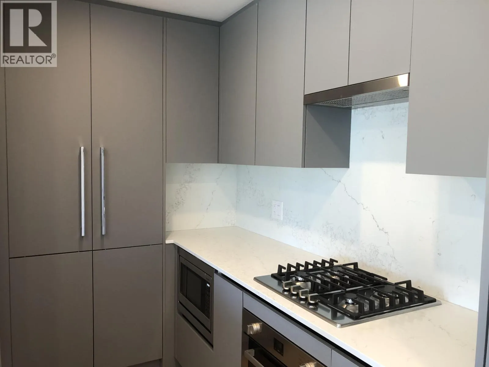 807 7977 LANSDOWNE ROAD