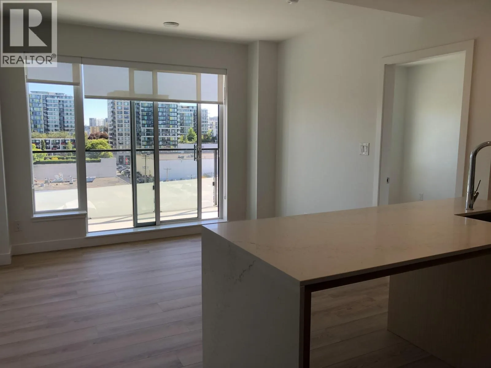 807 7977 LANSDOWNE ROAD