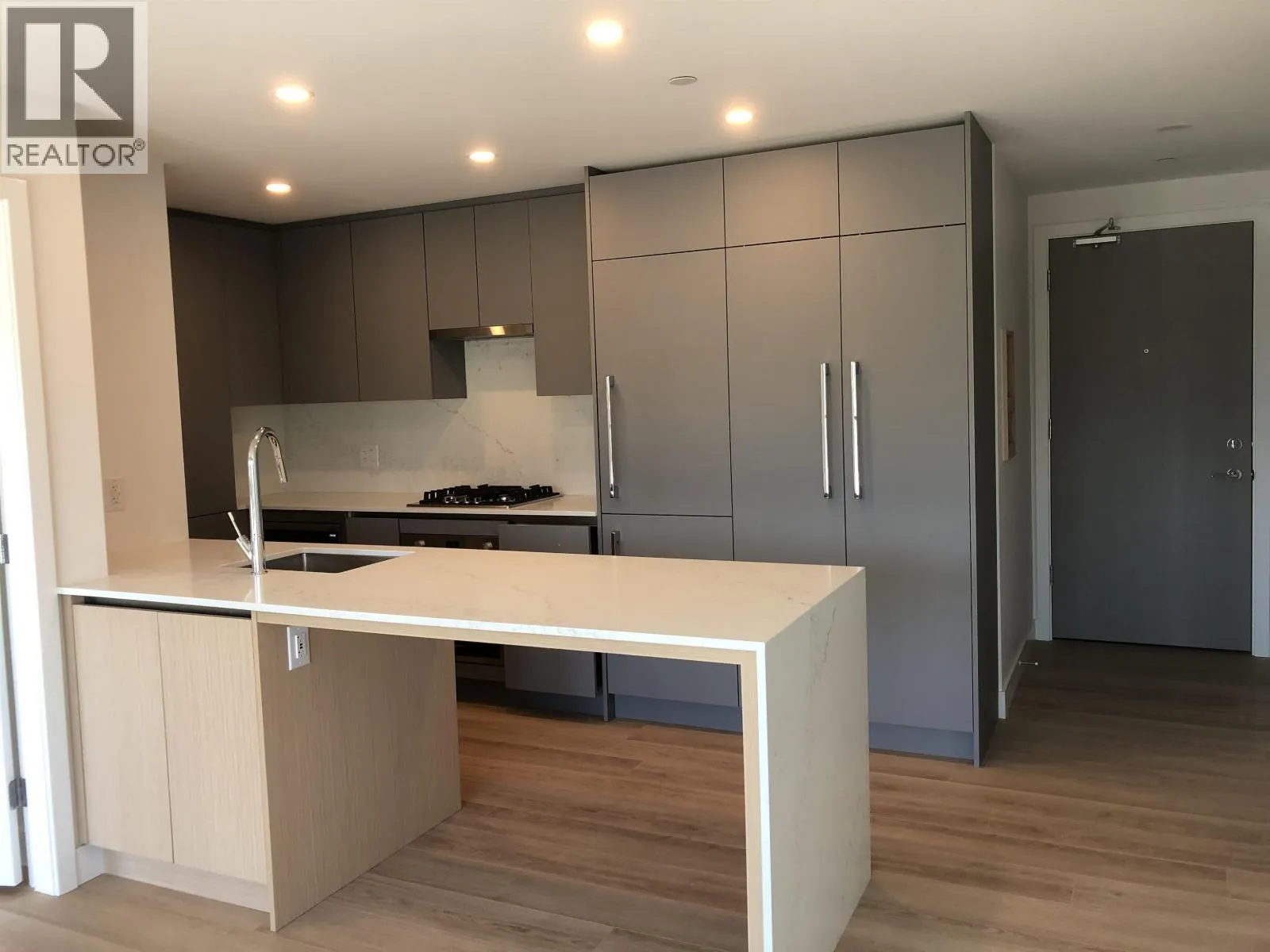 807 7977 LANSDOWNE ROAD