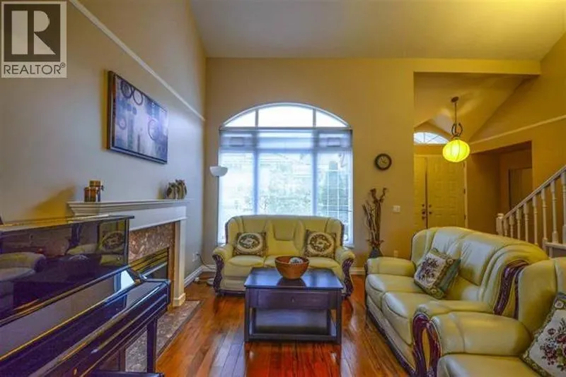 1590 PLATEAU CRESCENT