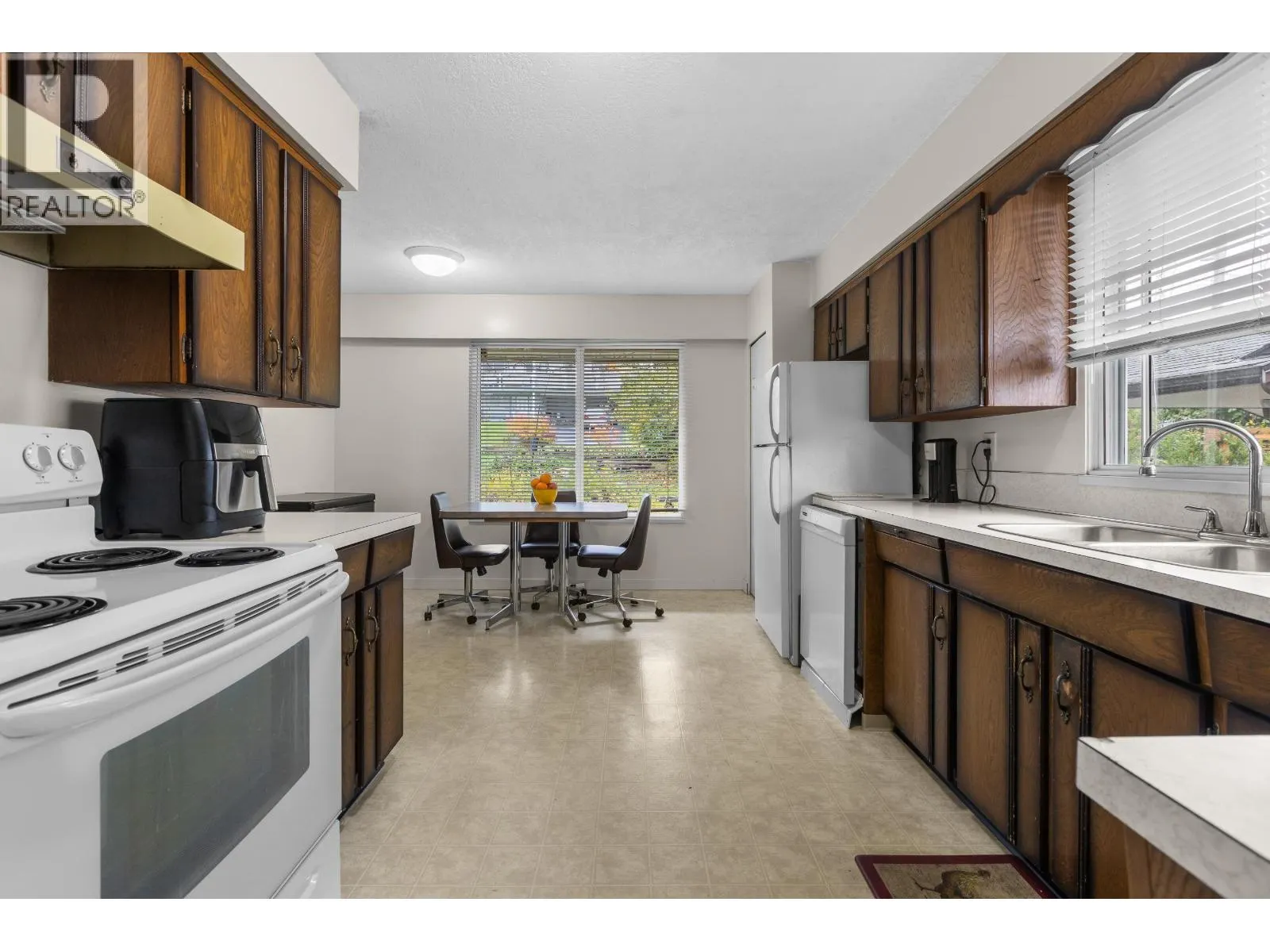 1507 ELINOR CRESCENT