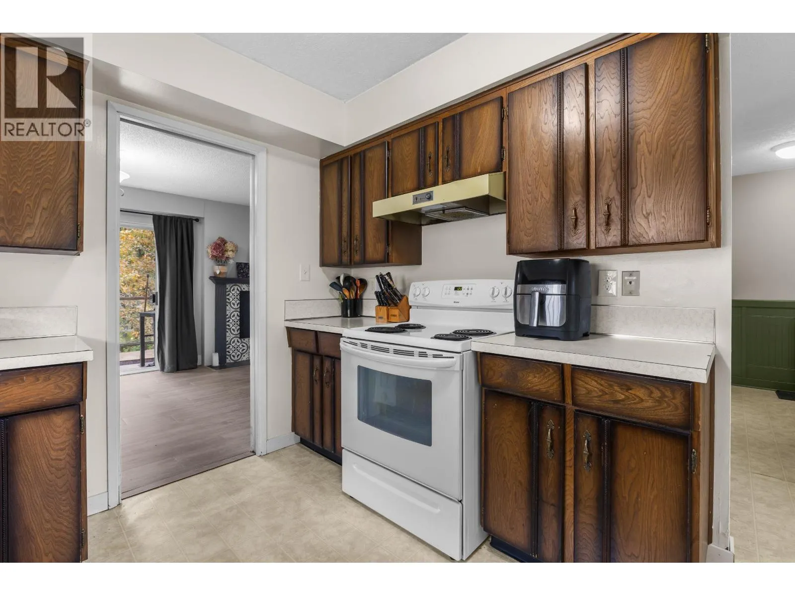 1507 ELINOR CRESCENT