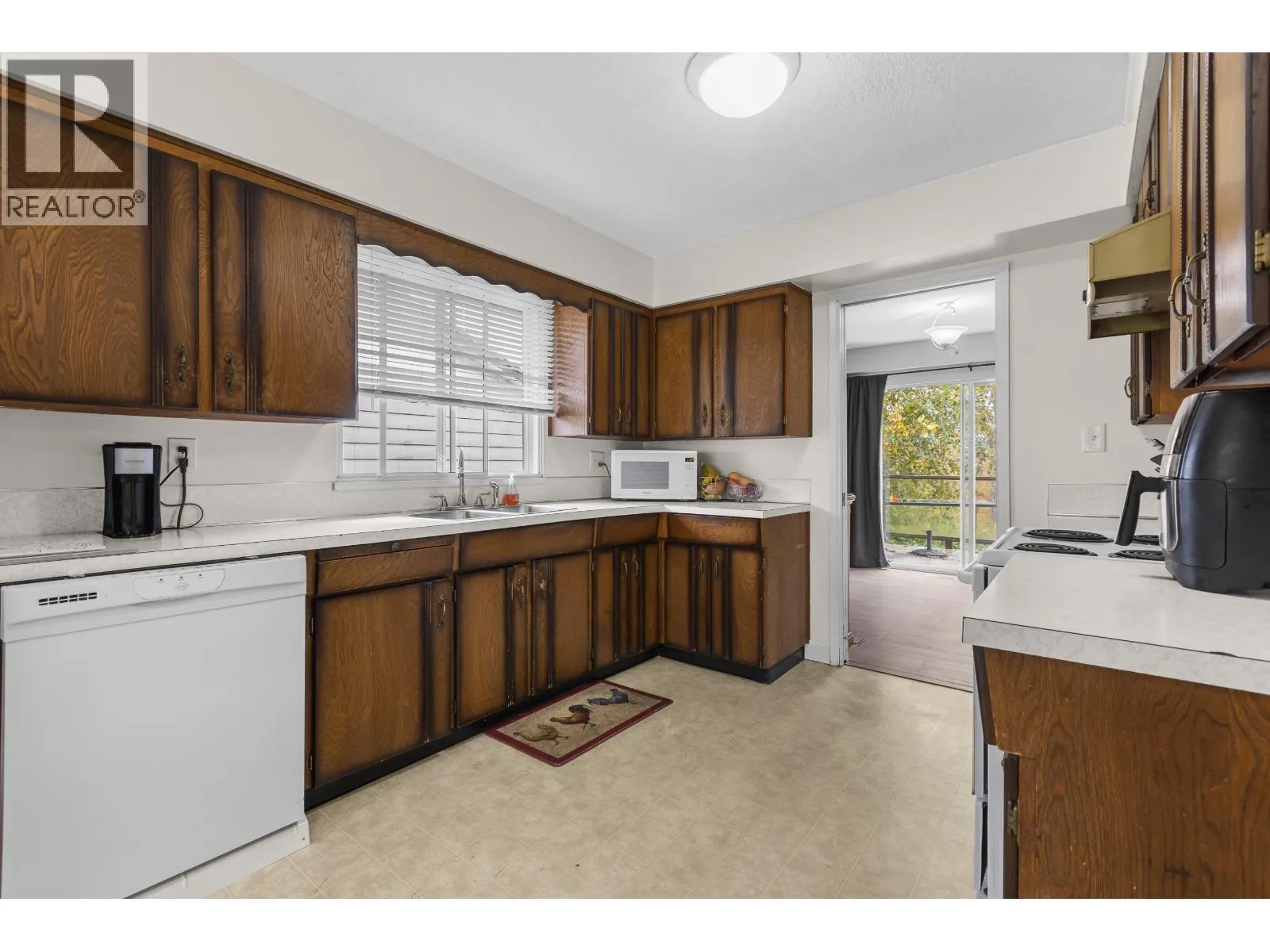 1507 ELINOR CRESCENT