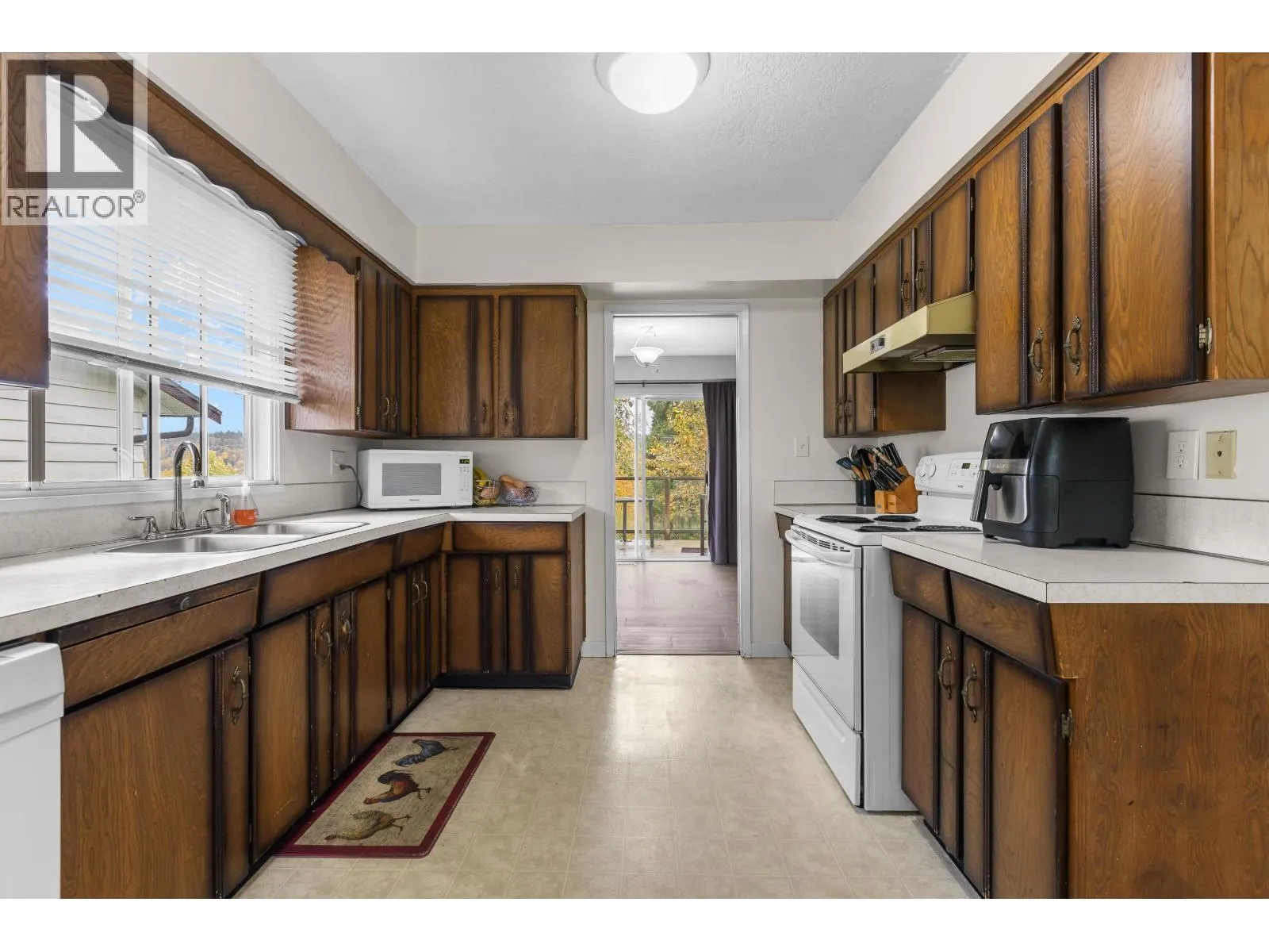 1507 ELINOR CRESCENT