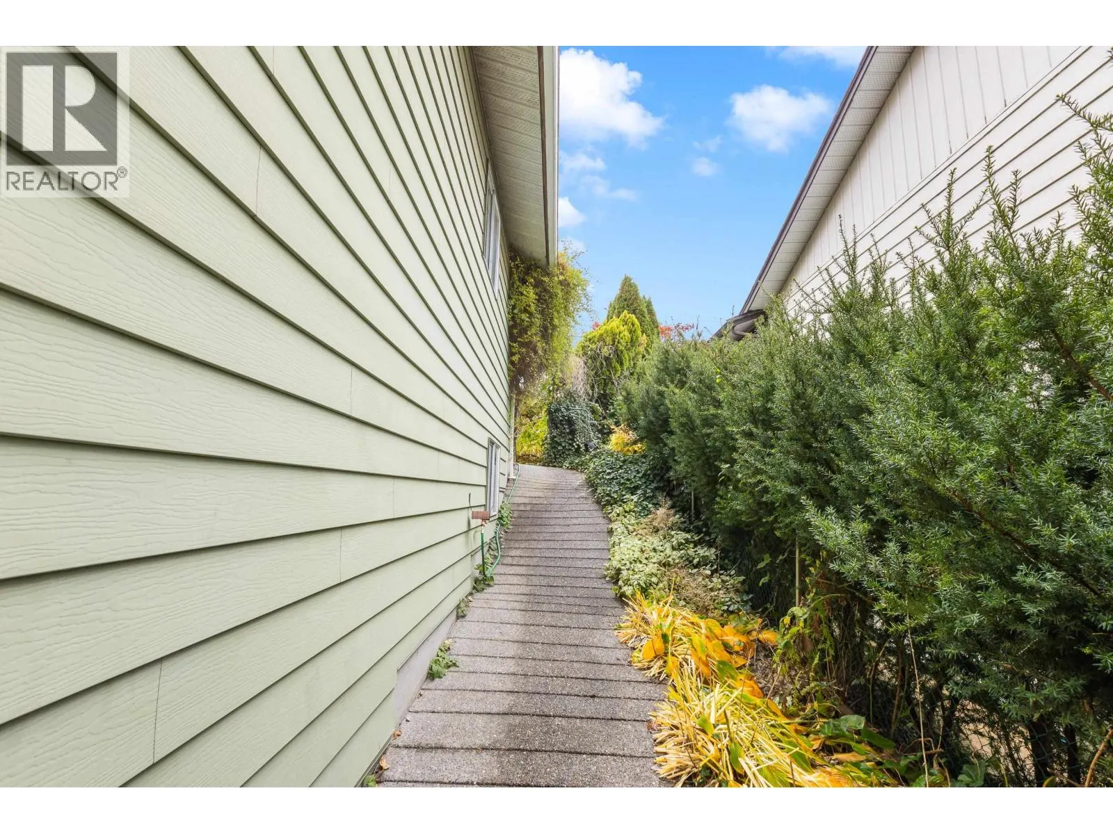 1507 ELINOR CRESCENT