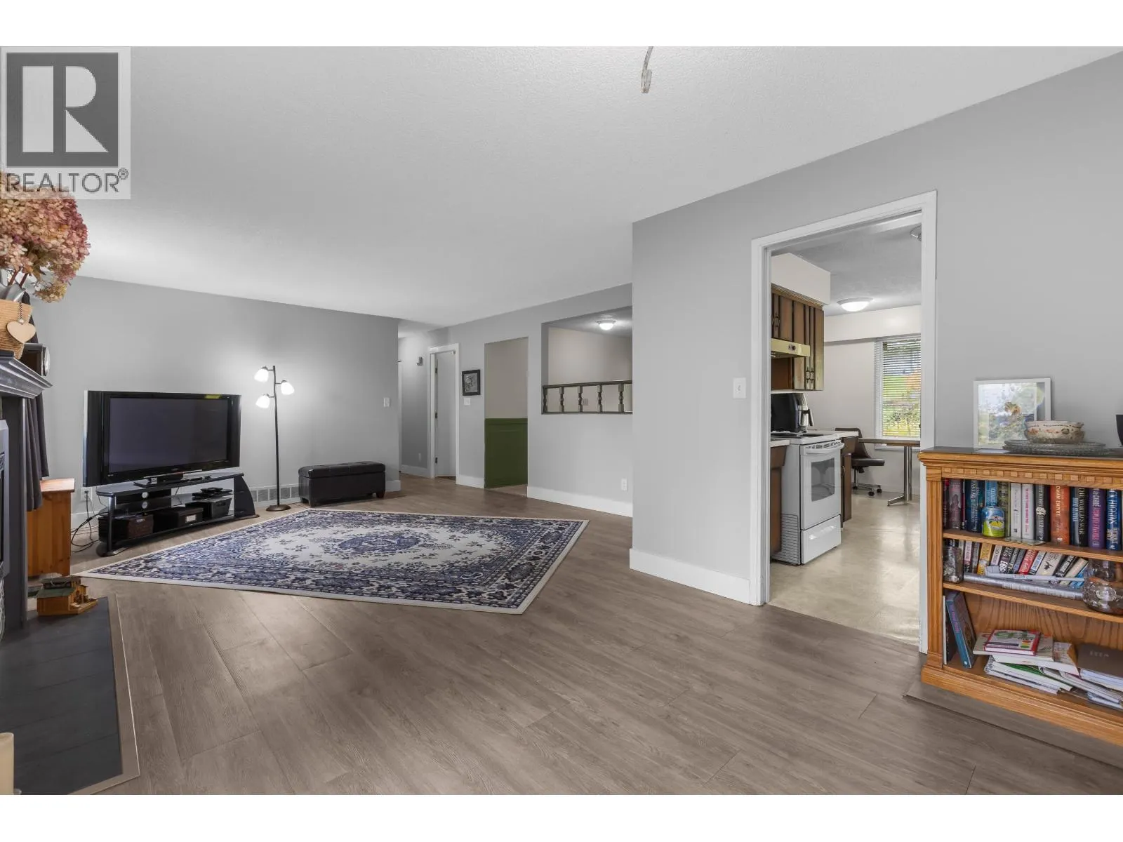 1507 ELINOR CRESCENT