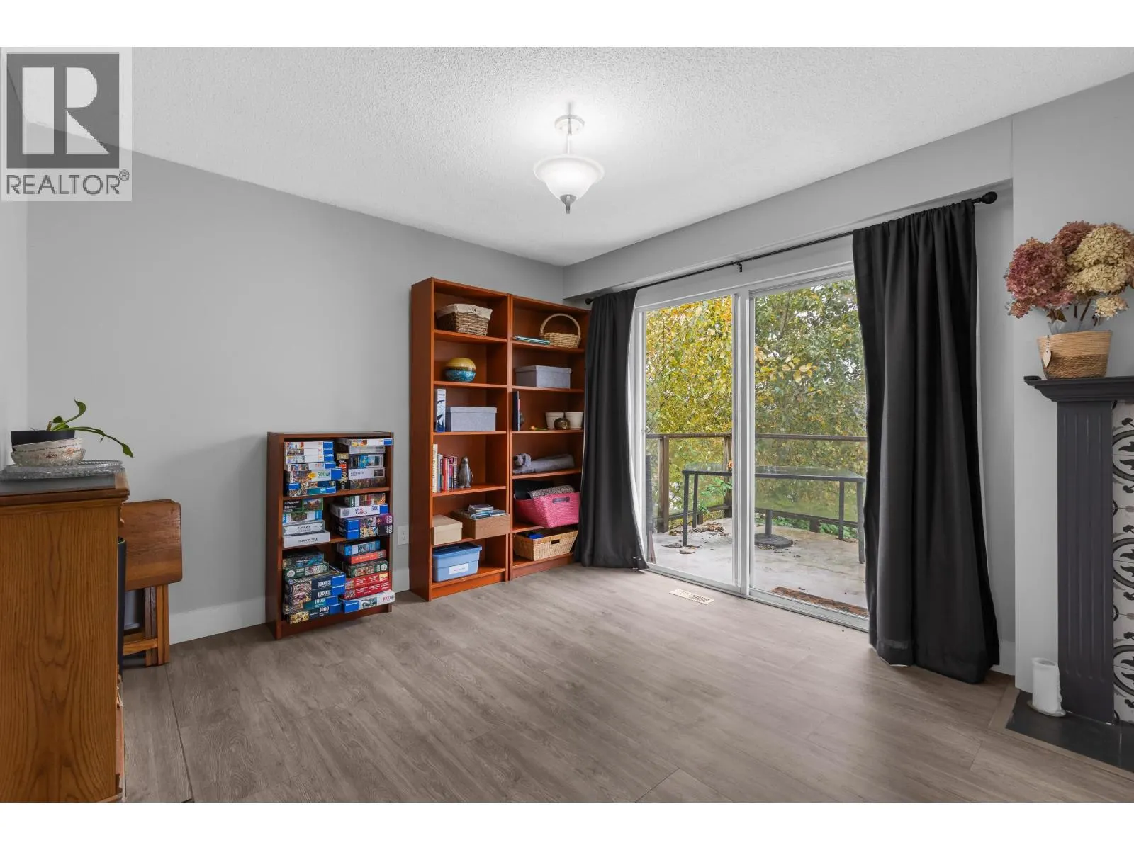 1507 ELINOR CRESCENT