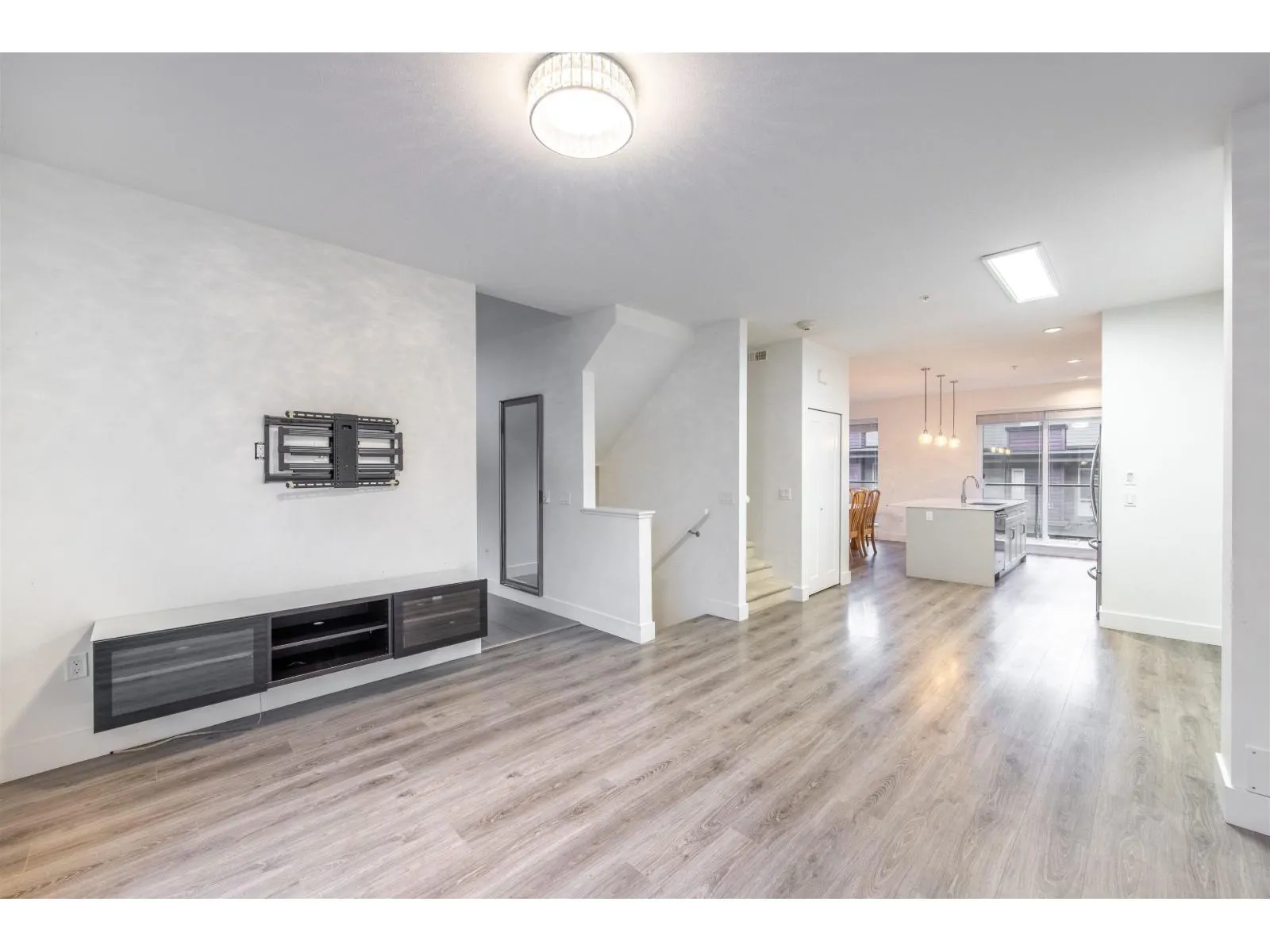 9 15775 MOUNTAIN VIEW DRIVE