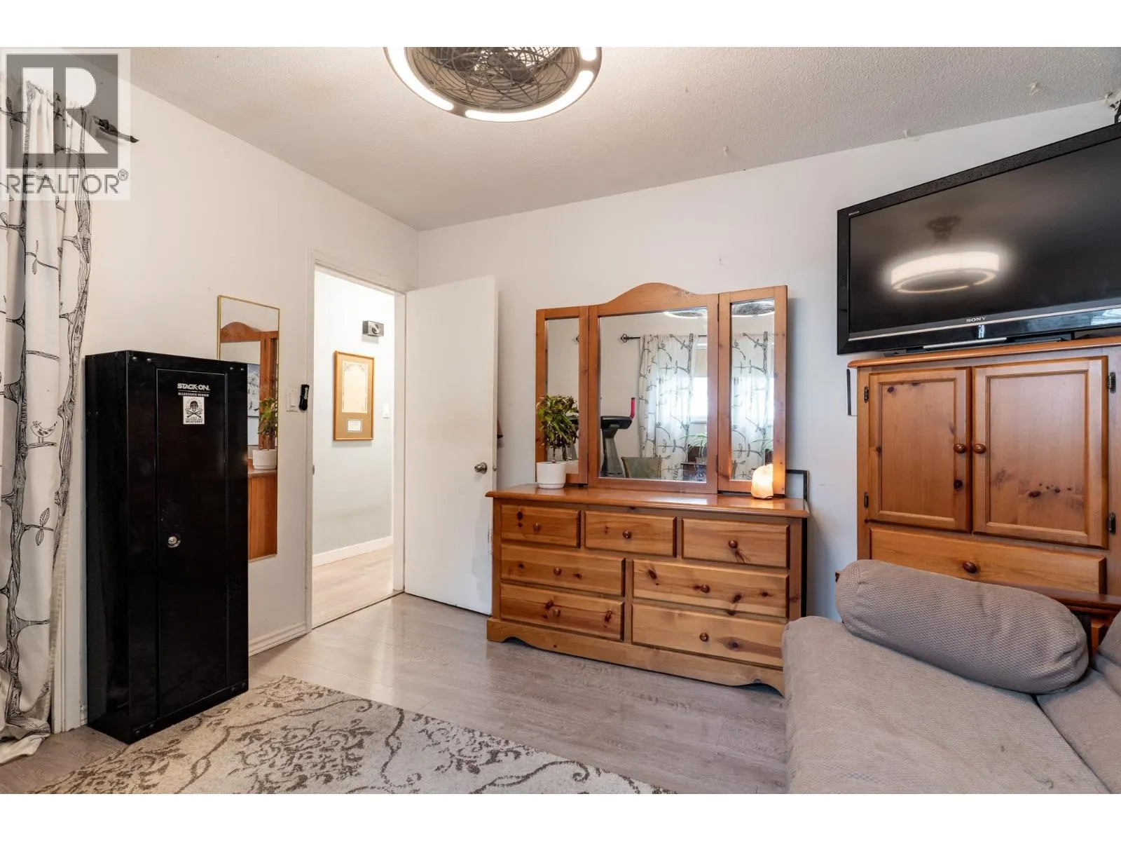 3557 HANDLEY CRESCENT