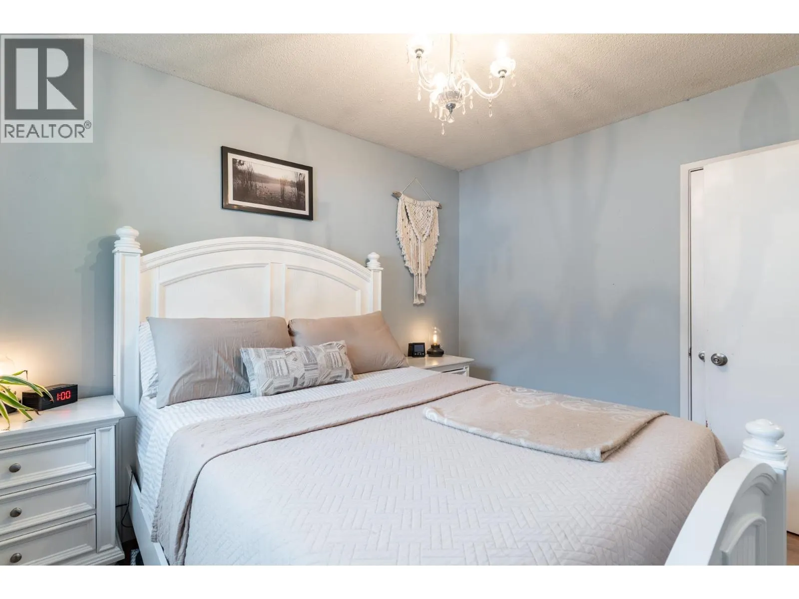 3557 HANDLEY CRESCENT