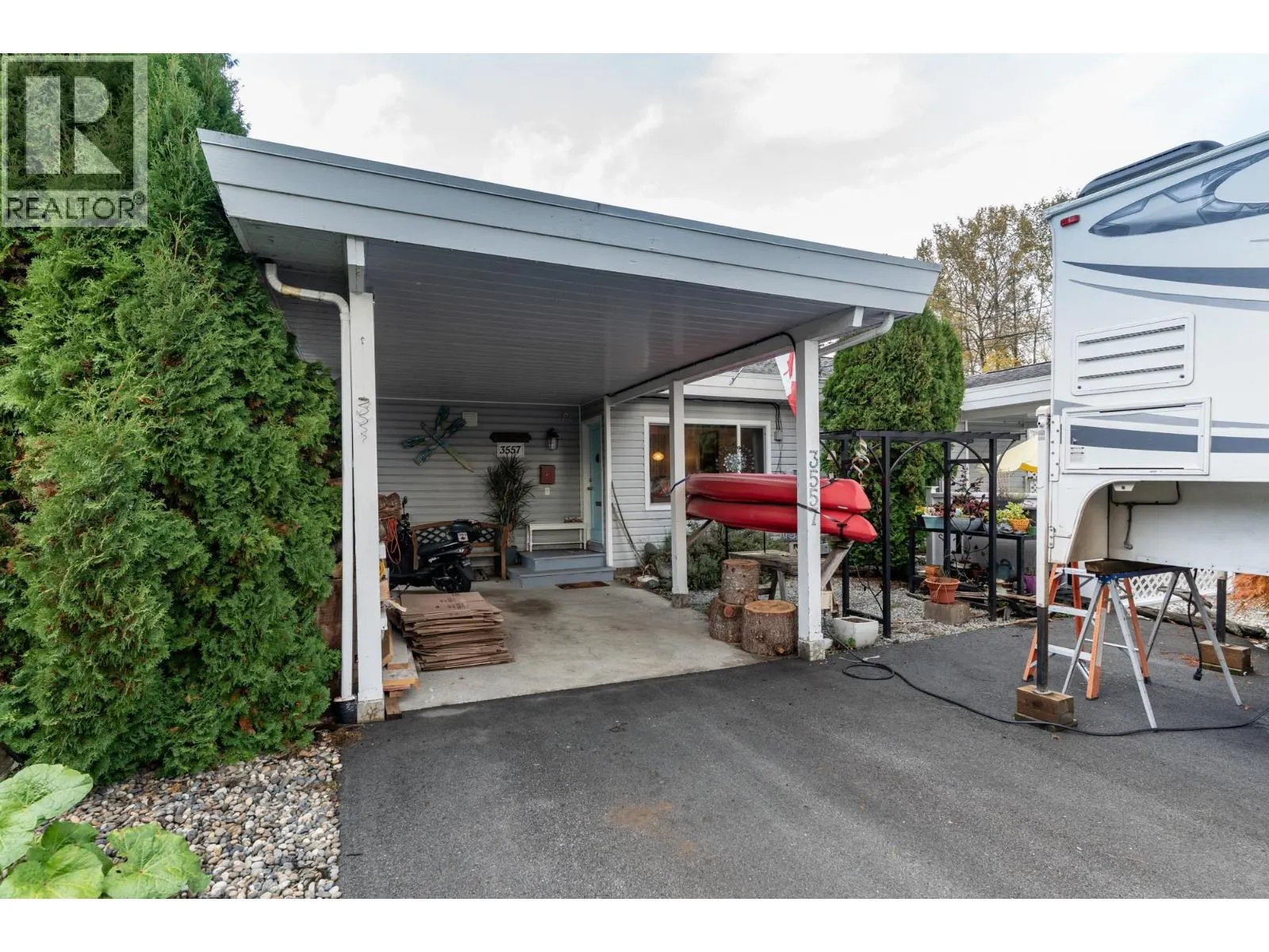 3557 HANDLEY CRESCENT