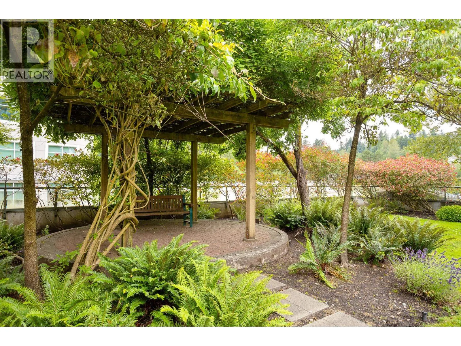 404 225 NEWPORT DRIVE