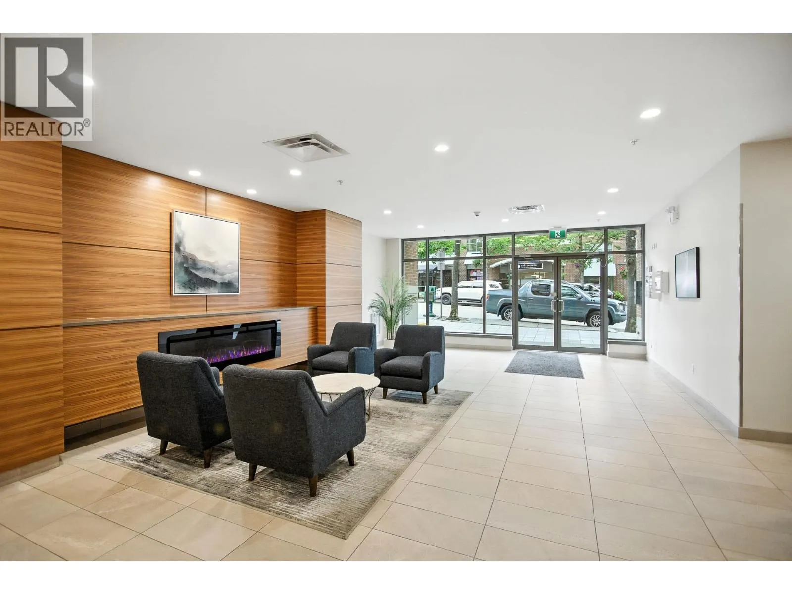 404 225 NEWPORT DRIVE