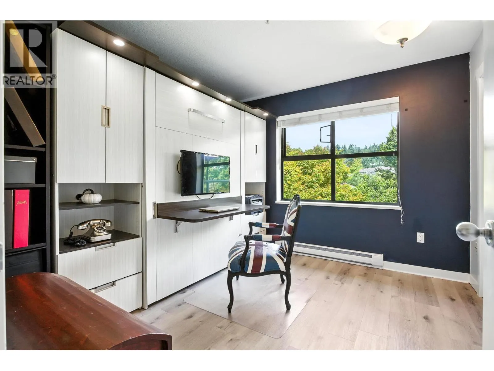 404 225 NEWPORT DRIVE