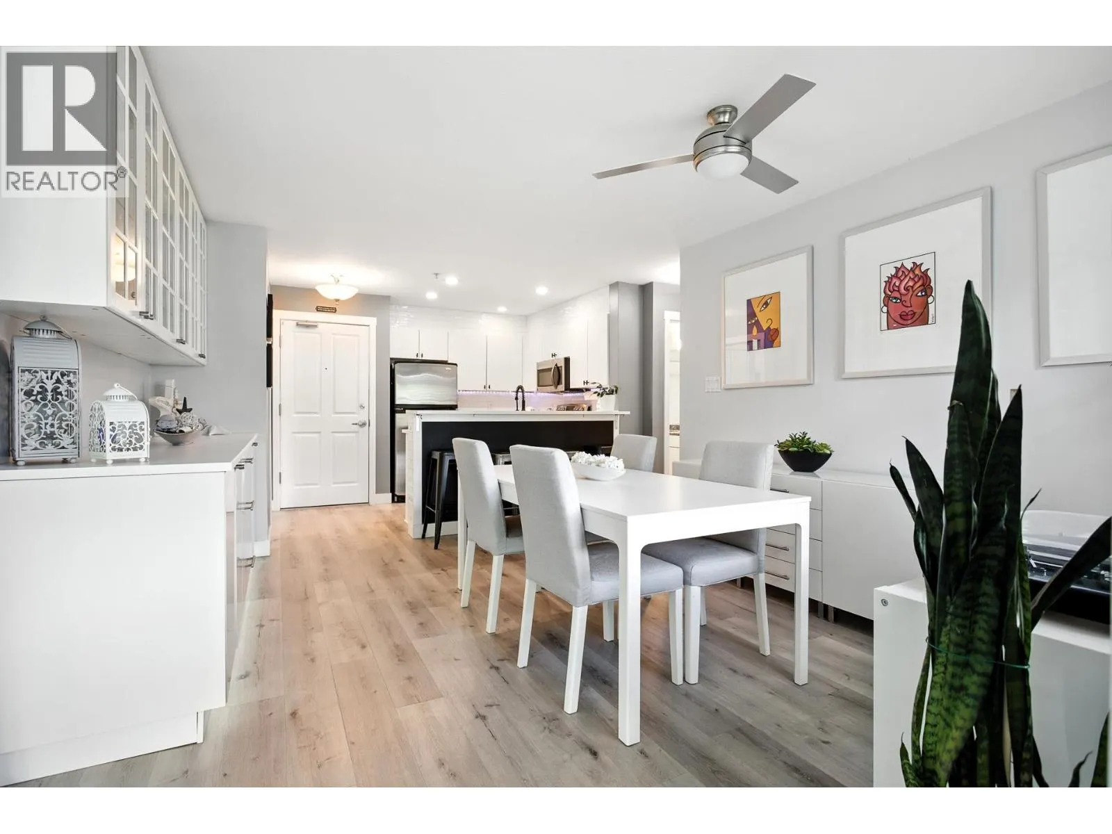 404 225 NEWPORT DRIVE