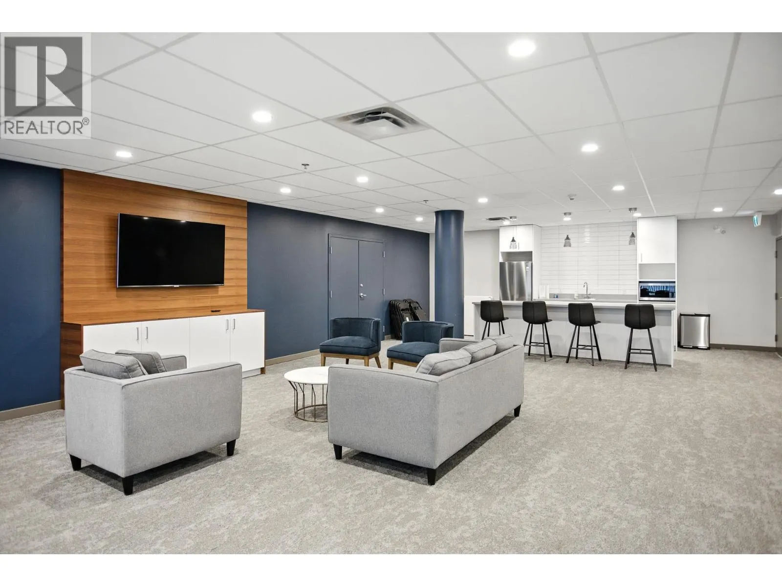 404 225 NEWPORT DRIVE