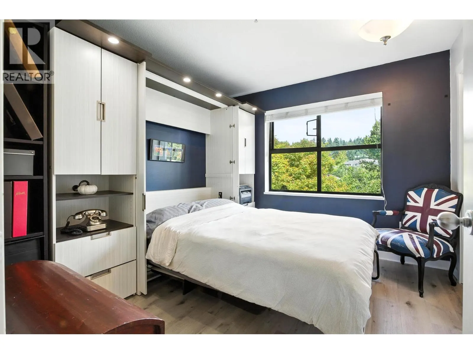 404 225 NEWPORT DRIVE