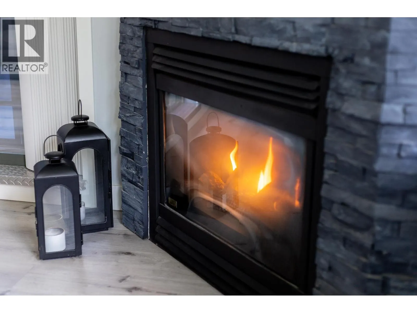 404 225 NEWPORT DRIVE