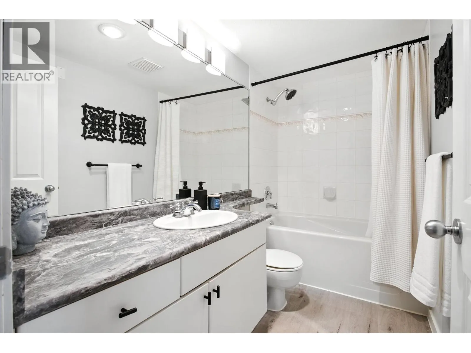 404 225 NEWPORT DRIVE