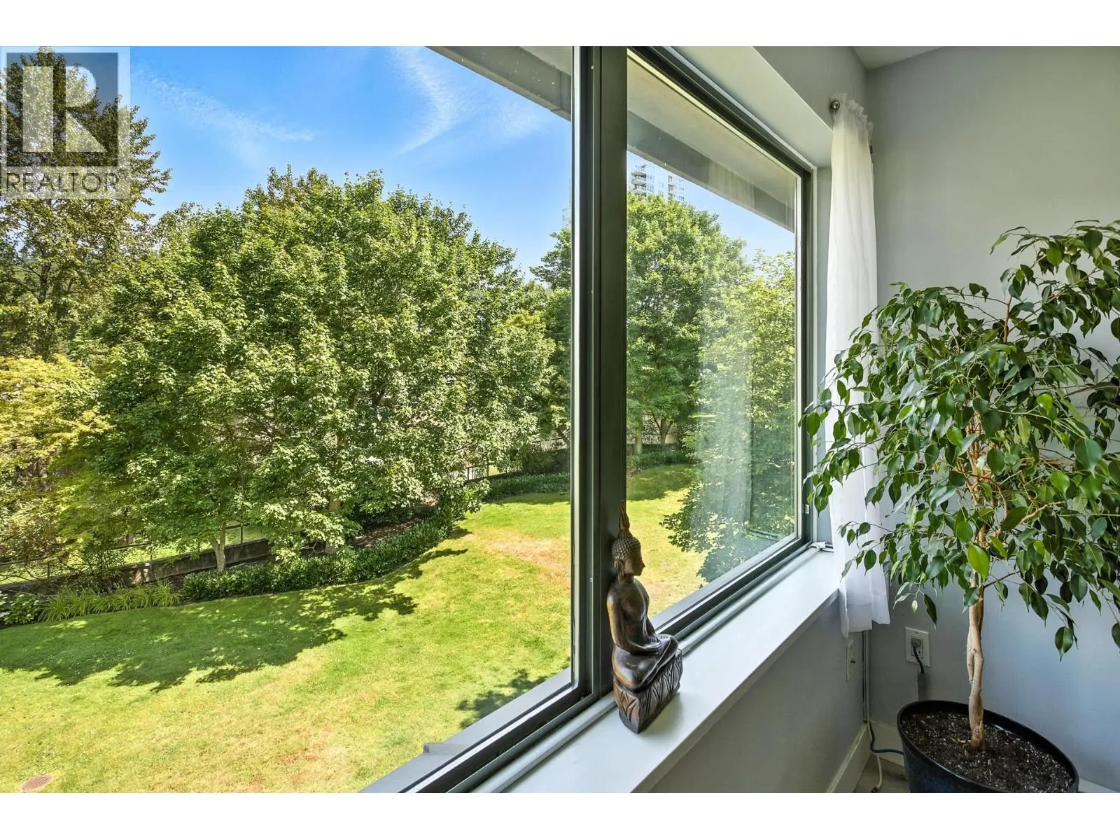 404 225 NEWPORT DRIVE