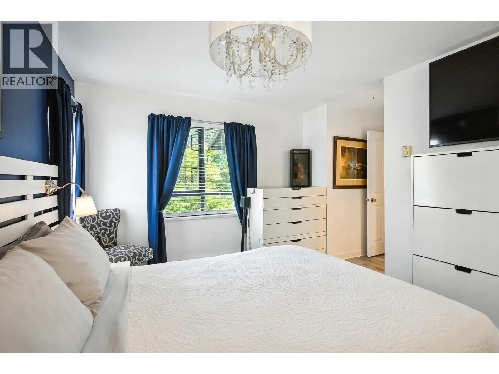 404 225 NEWPORT DRIVE