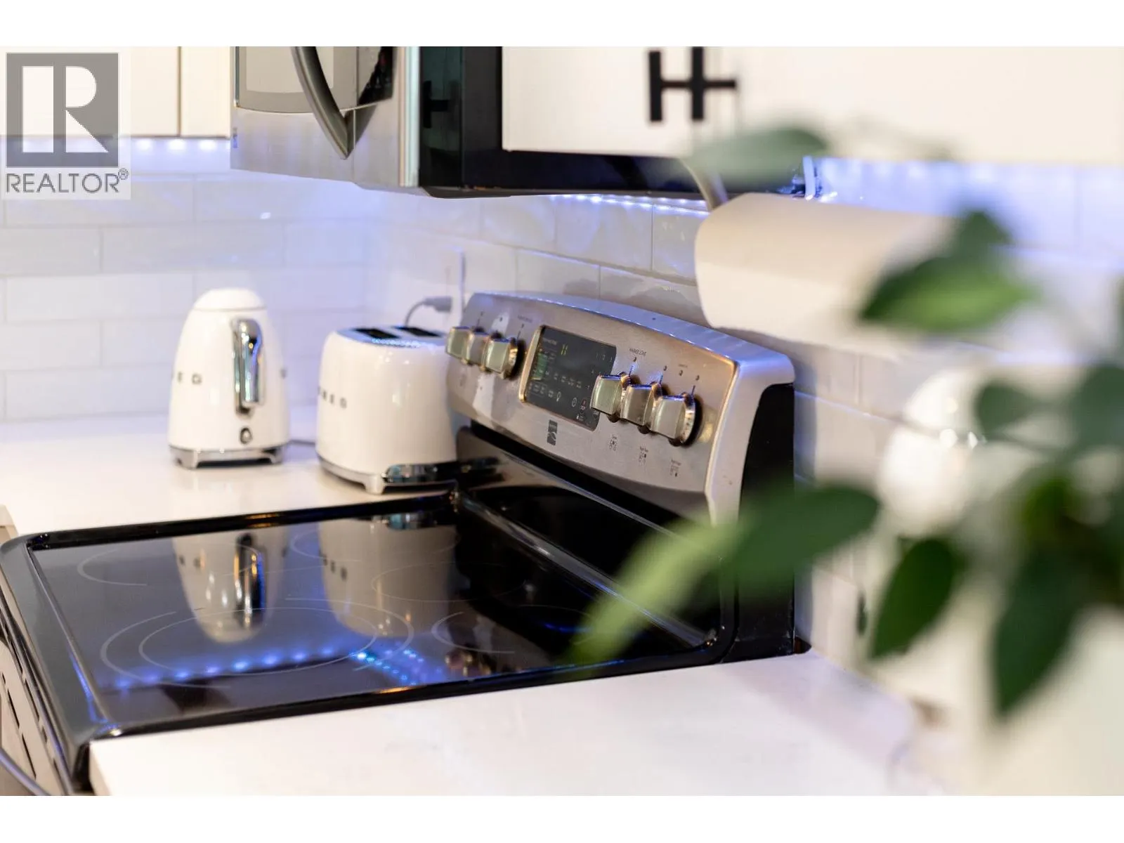 404 225 NEWPORT DRIVE