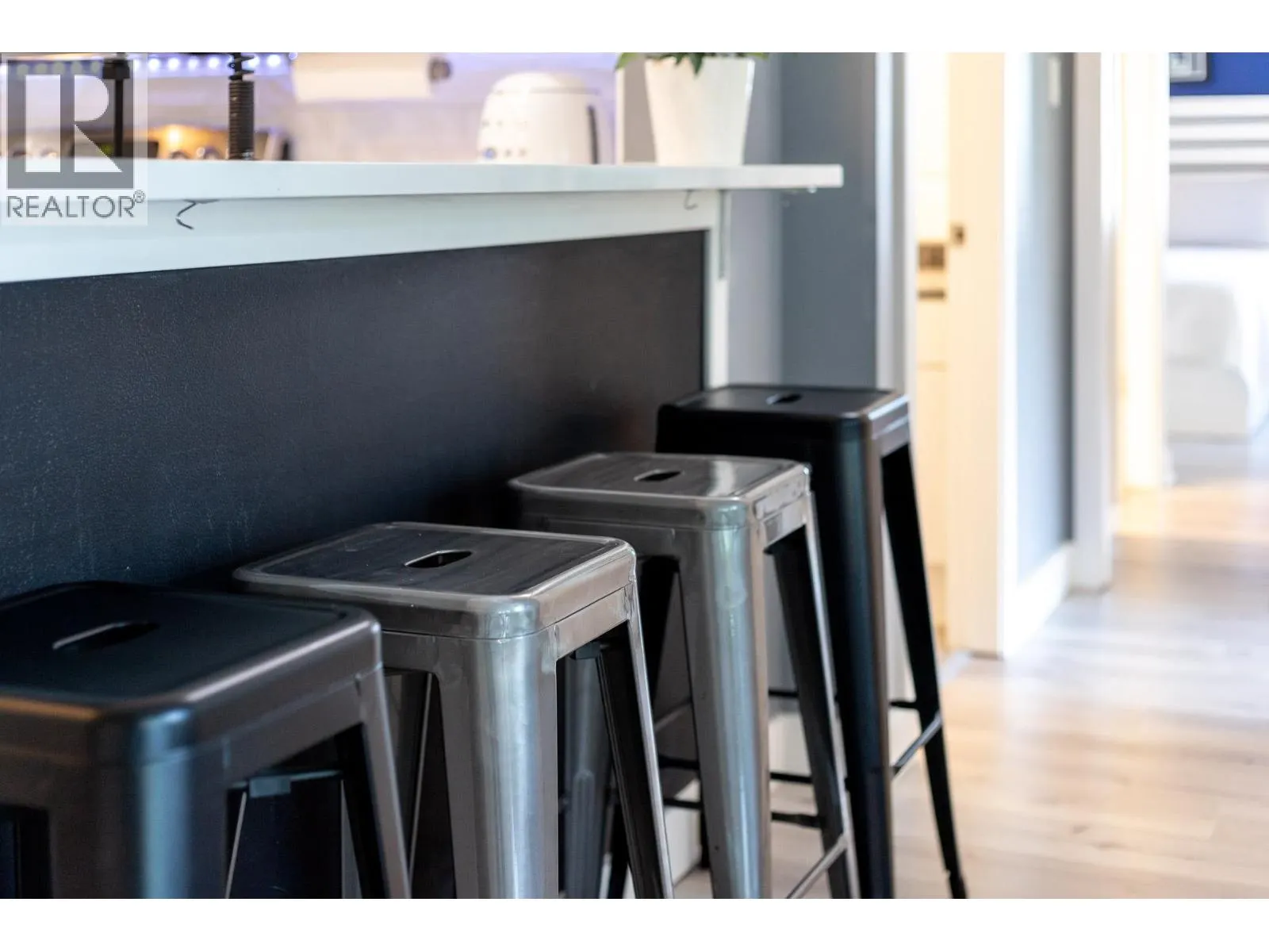 404 225 NEWPORT DRIVE