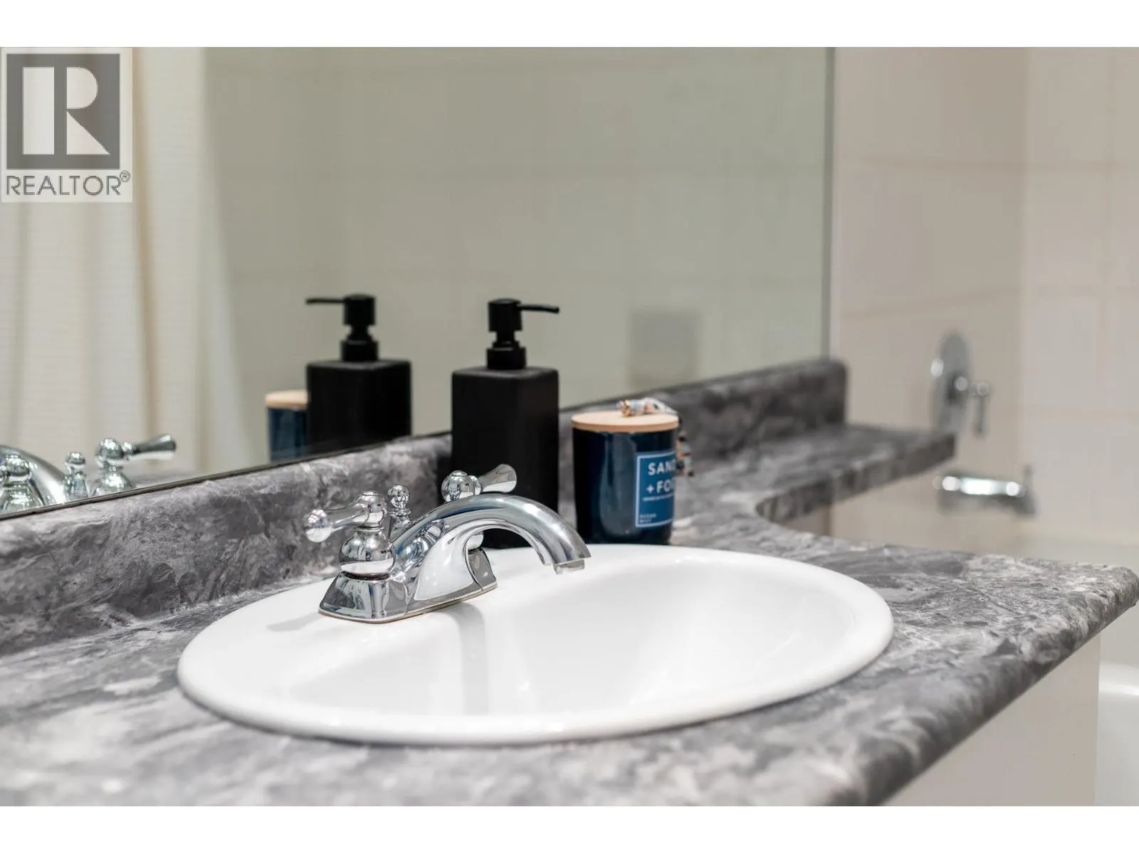 404 225 NEWPORT DRIVE